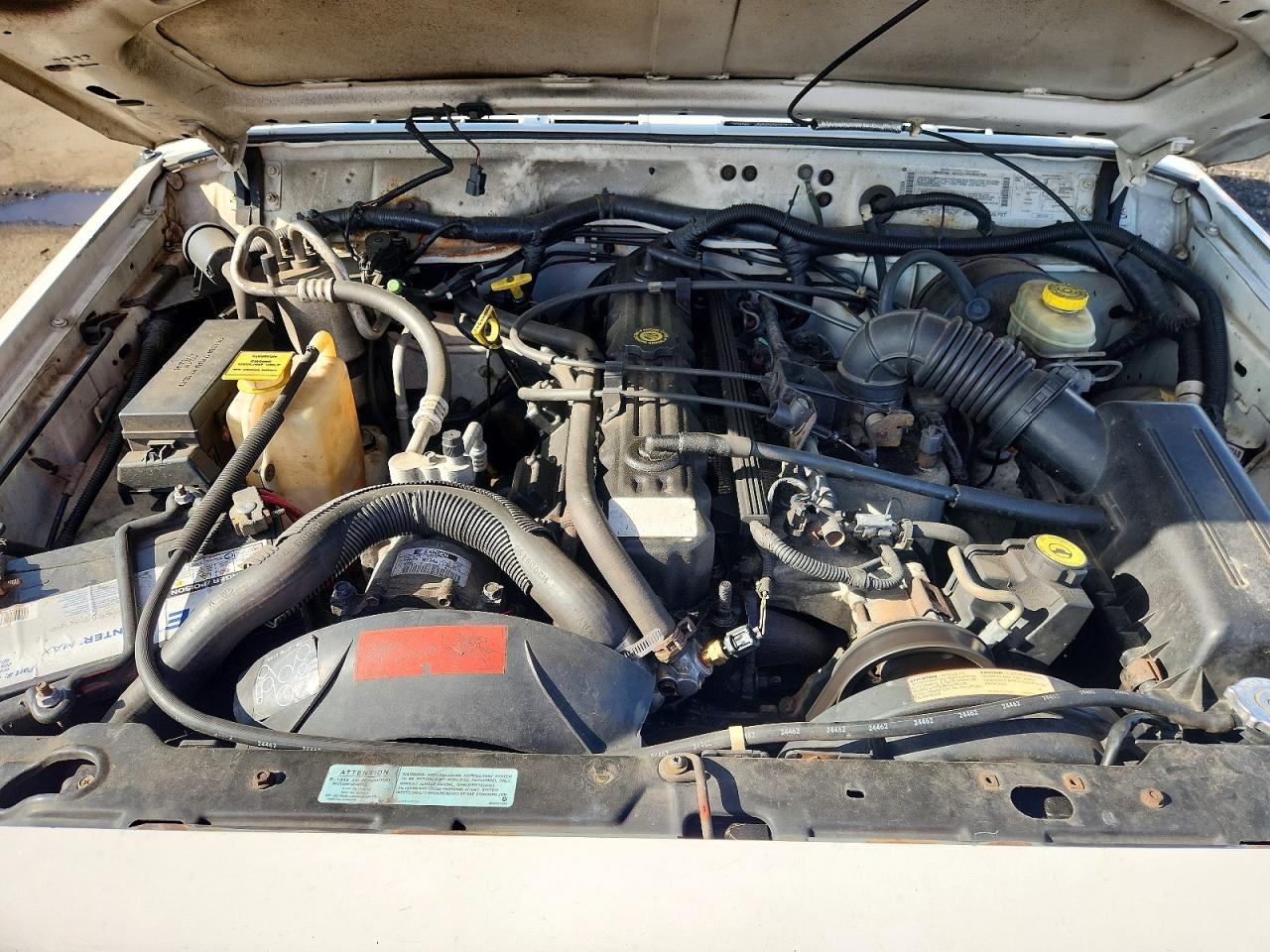 2001 Jeep Cherokee Classic White vin: 1J4FF58S71L518600