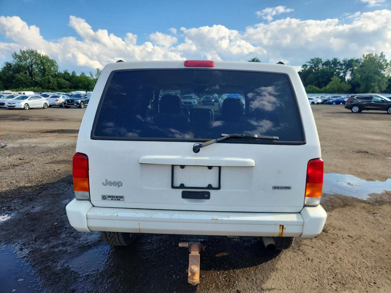 2001 Jeep Cherokee Classic White vin: 1J4FF58S71L518600
