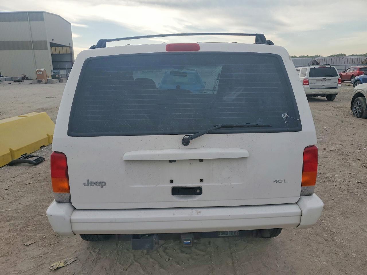 1999 Jeep Cherokee Sport White vin: 1J4FF68S9XL677827