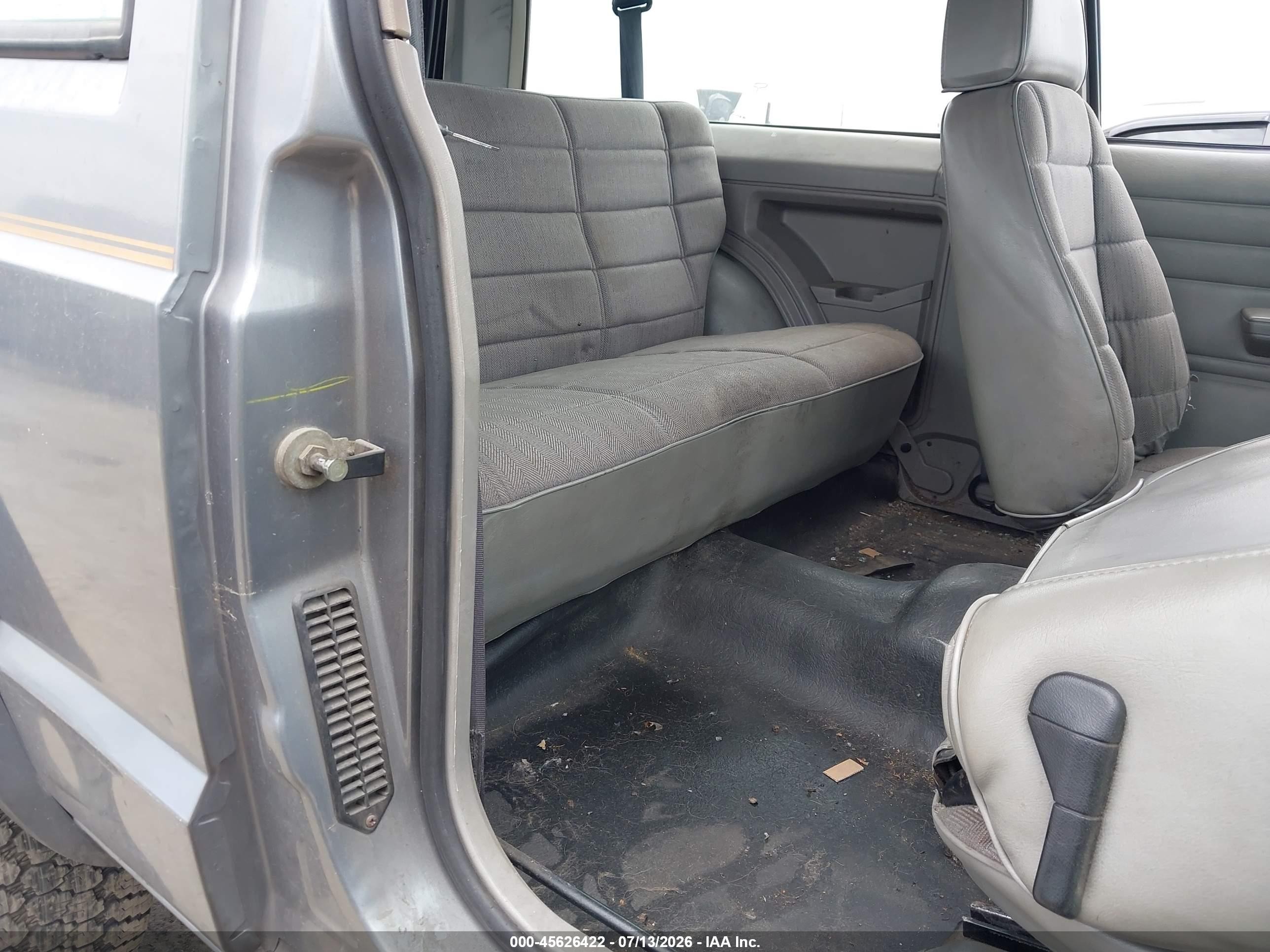 1991 Jeep Cherokee   Light Blue vin: 1J4FJ27P8ML556884