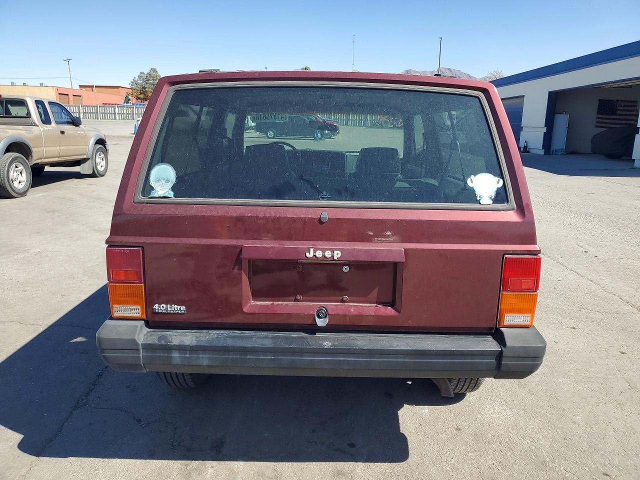 1993 Jeep Cherokee Maroon vin: 1J4FJ27S4PL562416