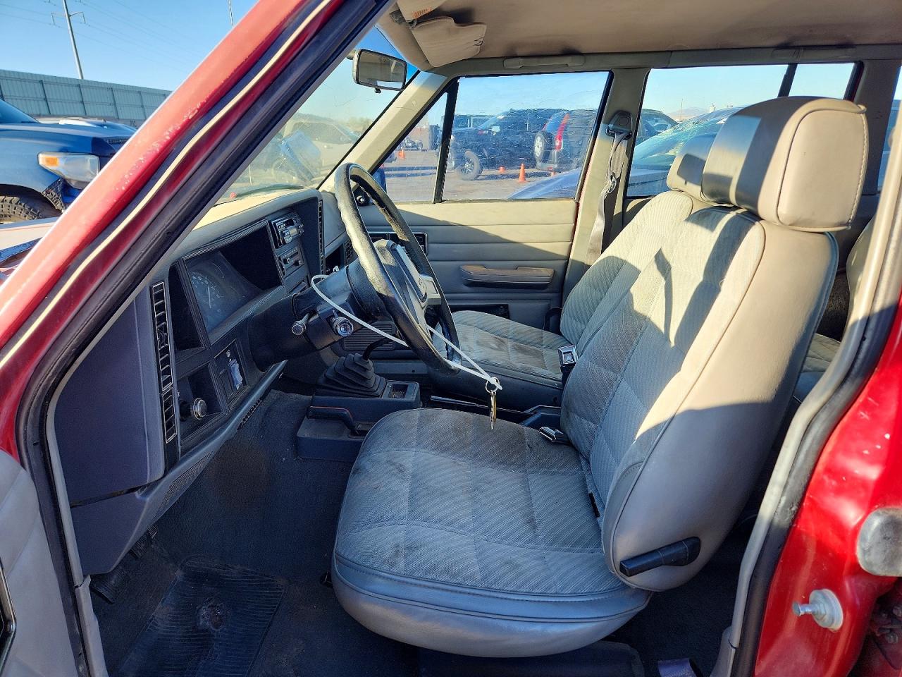 1989 Jeep Cherokee Orange vin: 1J4FJ28L9KL540279