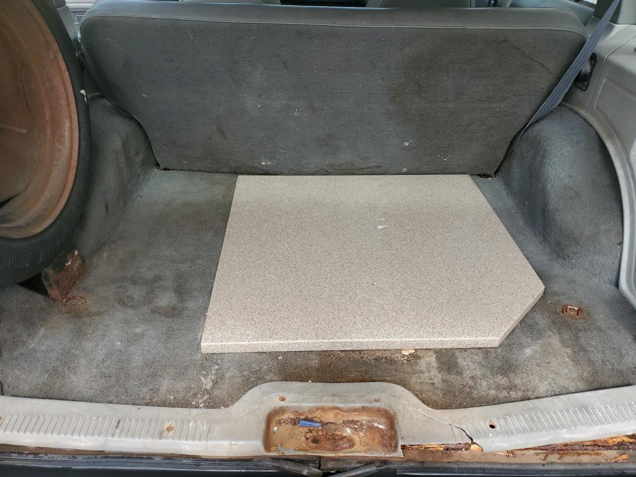 1993 Jeep Cherokee White vin: 1J4FJ28S1PL612235 Damage: Luggage Carpeting, Stained, Permanent