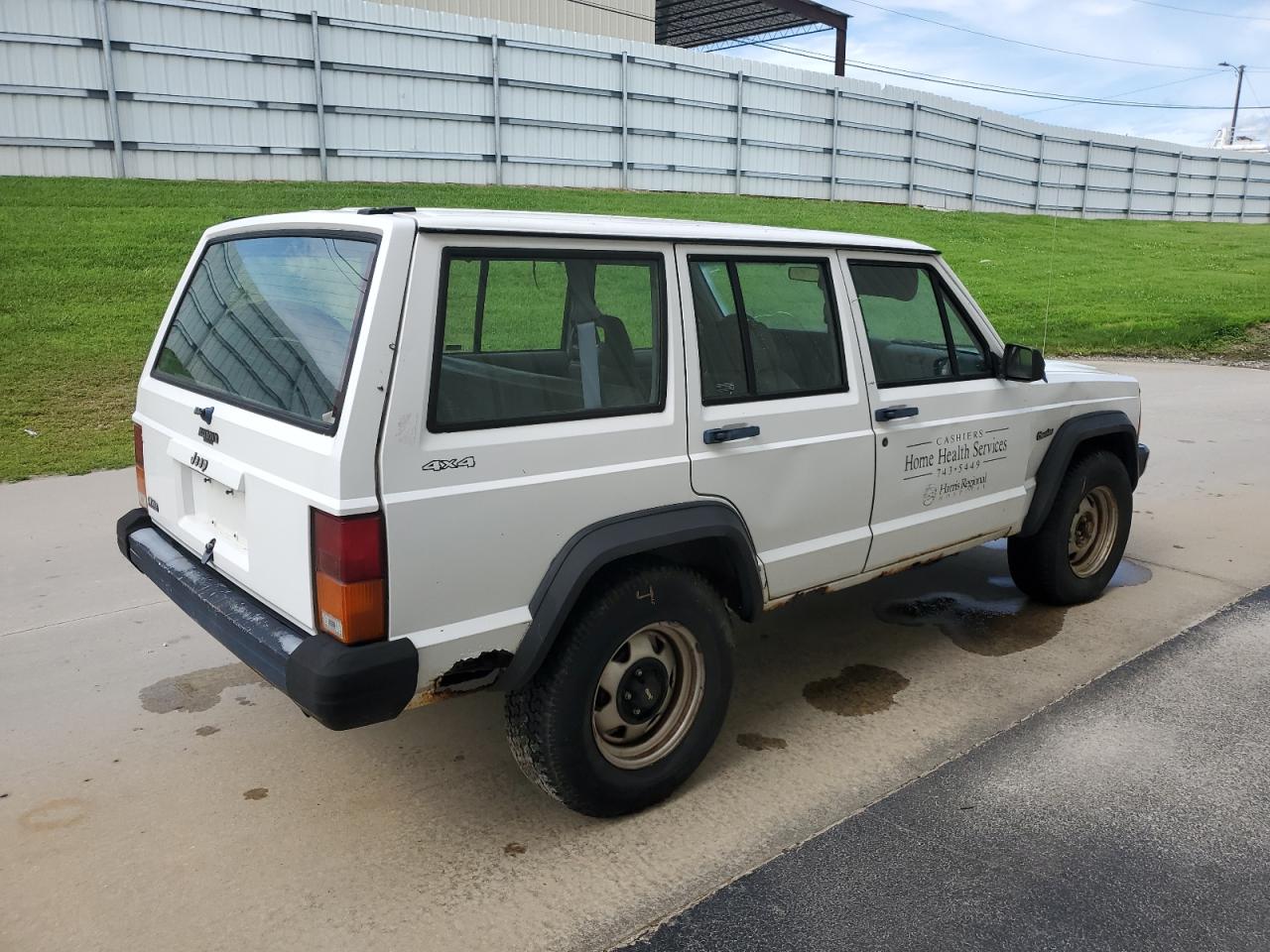1993 Jeep Cherokee White vin: 1J4FJ28S1PL612235 Damage: Right Qtr Panel, Rust, 9 to 10 inches