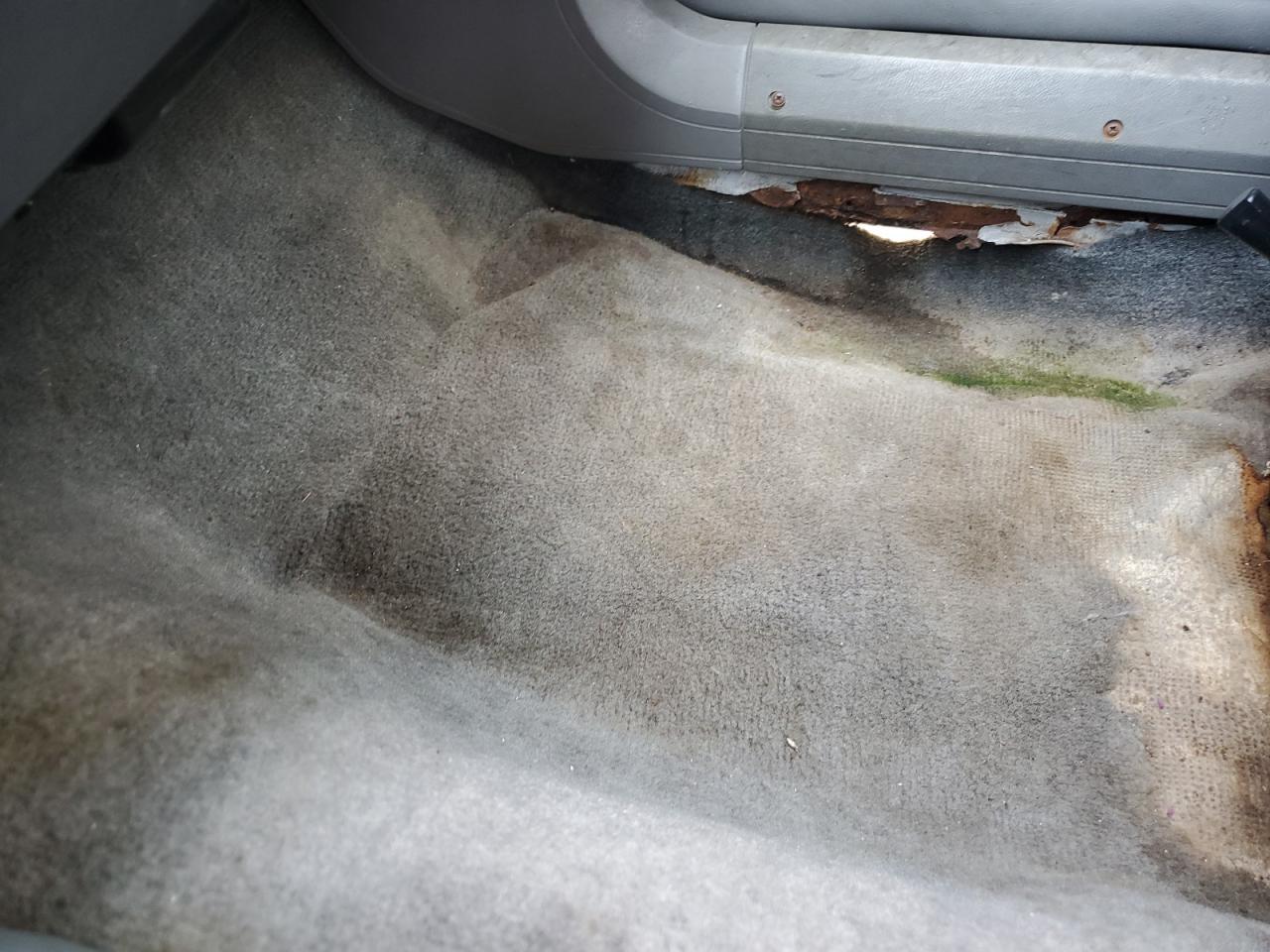 1993 Jeep Cherokee White vin: 1J4FJ28S1PL612235 Damage: RF Floor Panel, Rust, NAAA Acceptable
