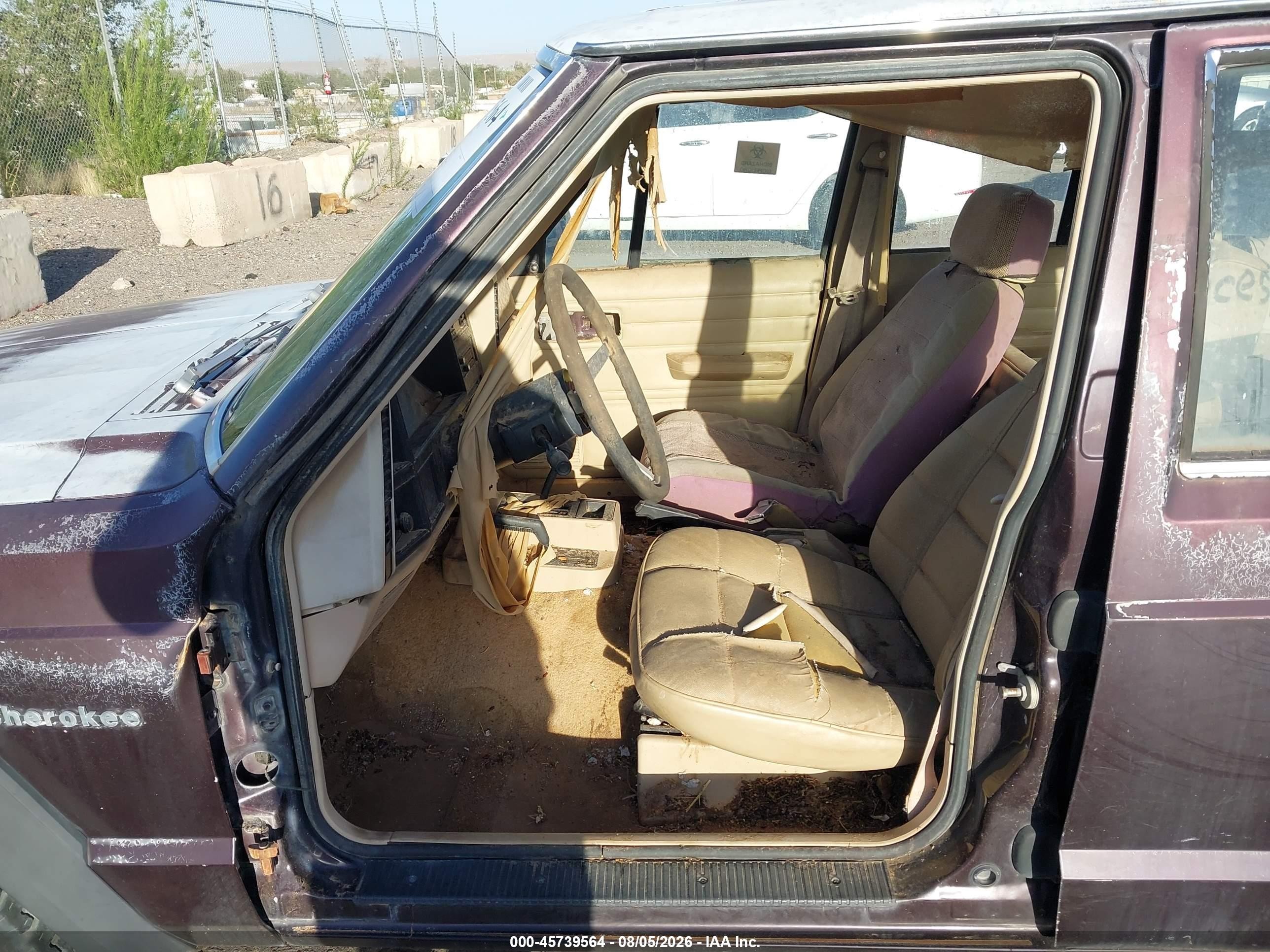 1992 Jeep Cherokee   Burgundy vin: 1J4FJ28S3NL222380