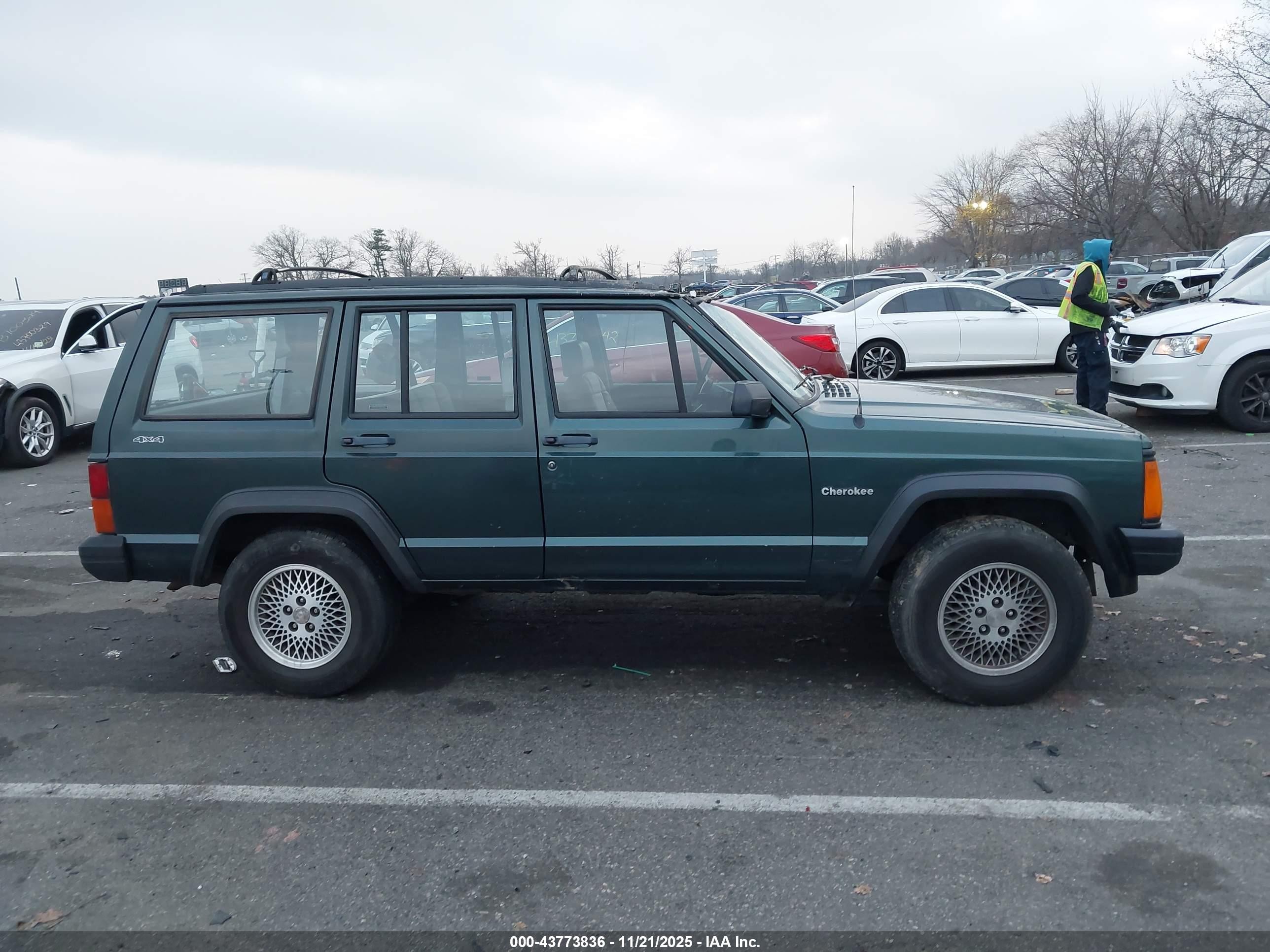 1993 Jeep Cherokee   Green vin: 1J4FJ28S3PL538607