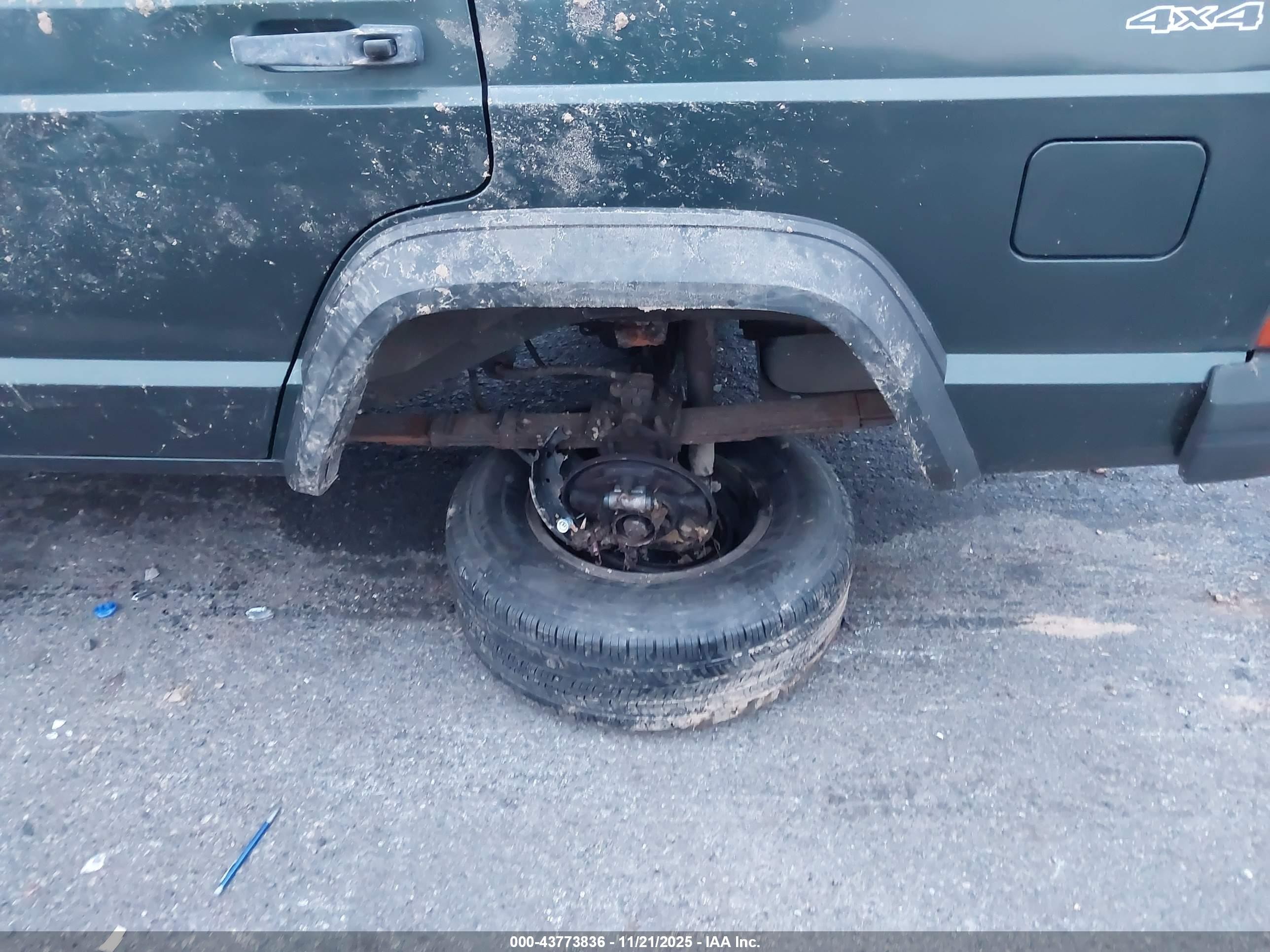 1993 Jeep Cherokee   Green vin: 1J4FJ28S3PL538607