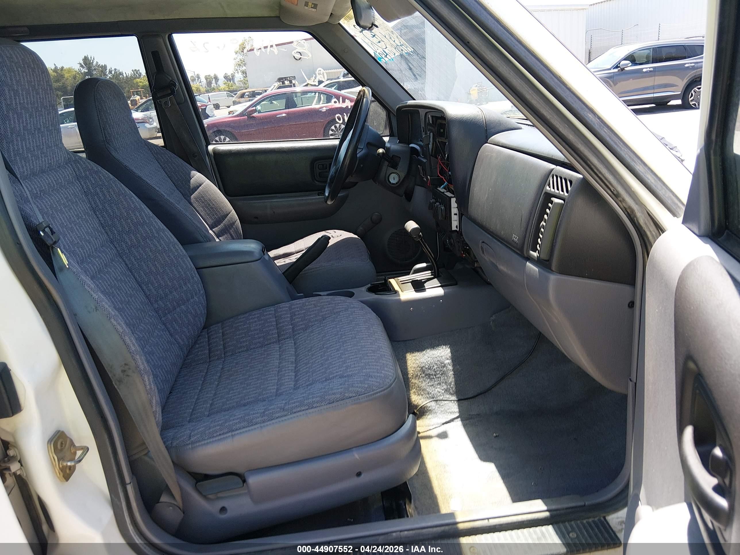 1998 Jeep Cherokee Se Белый vin: 1J4FJ28S4WL221157
