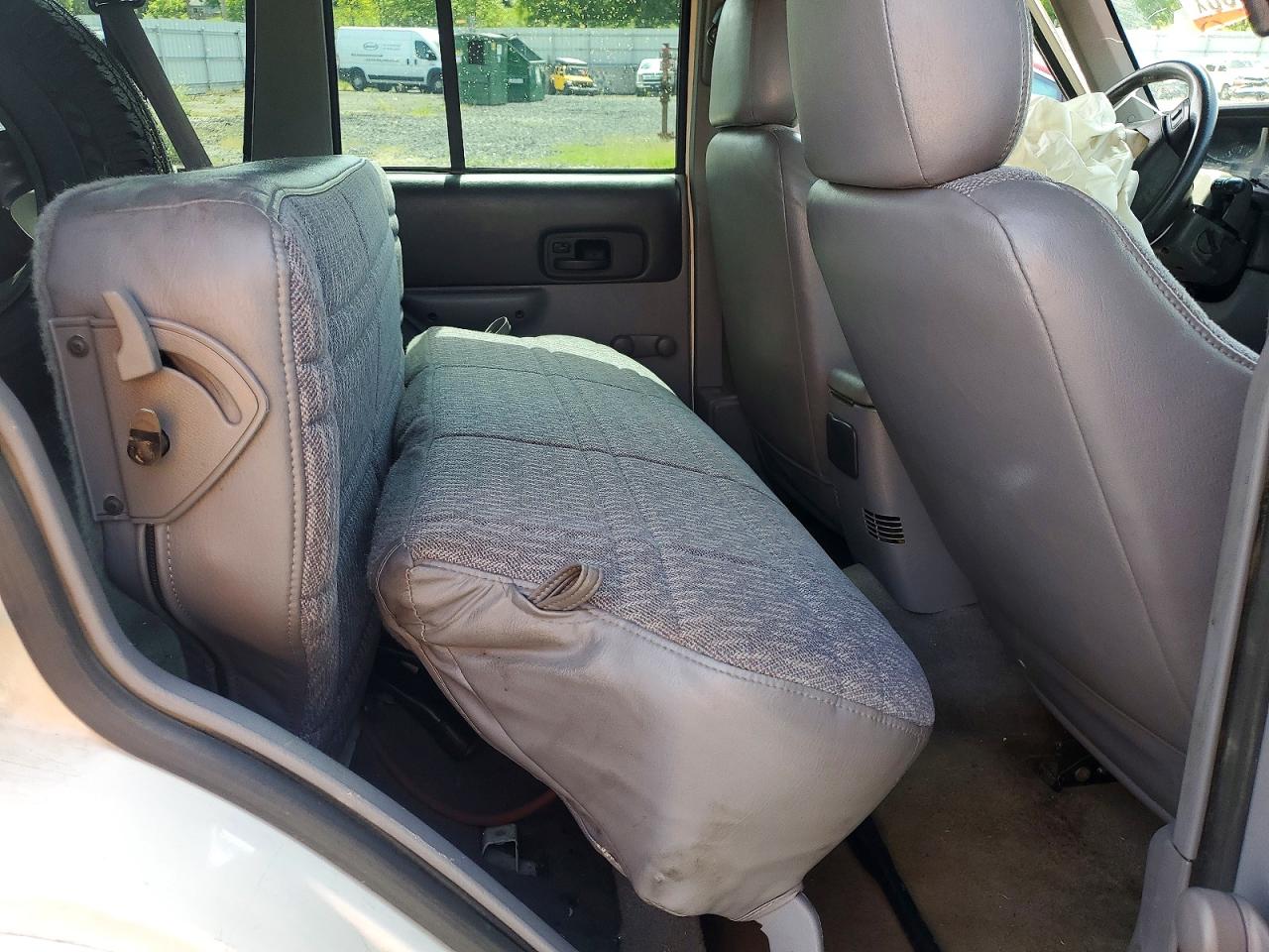 1997 Jeep Cherokee Se White vin: 1J4FJ28S7VL594207