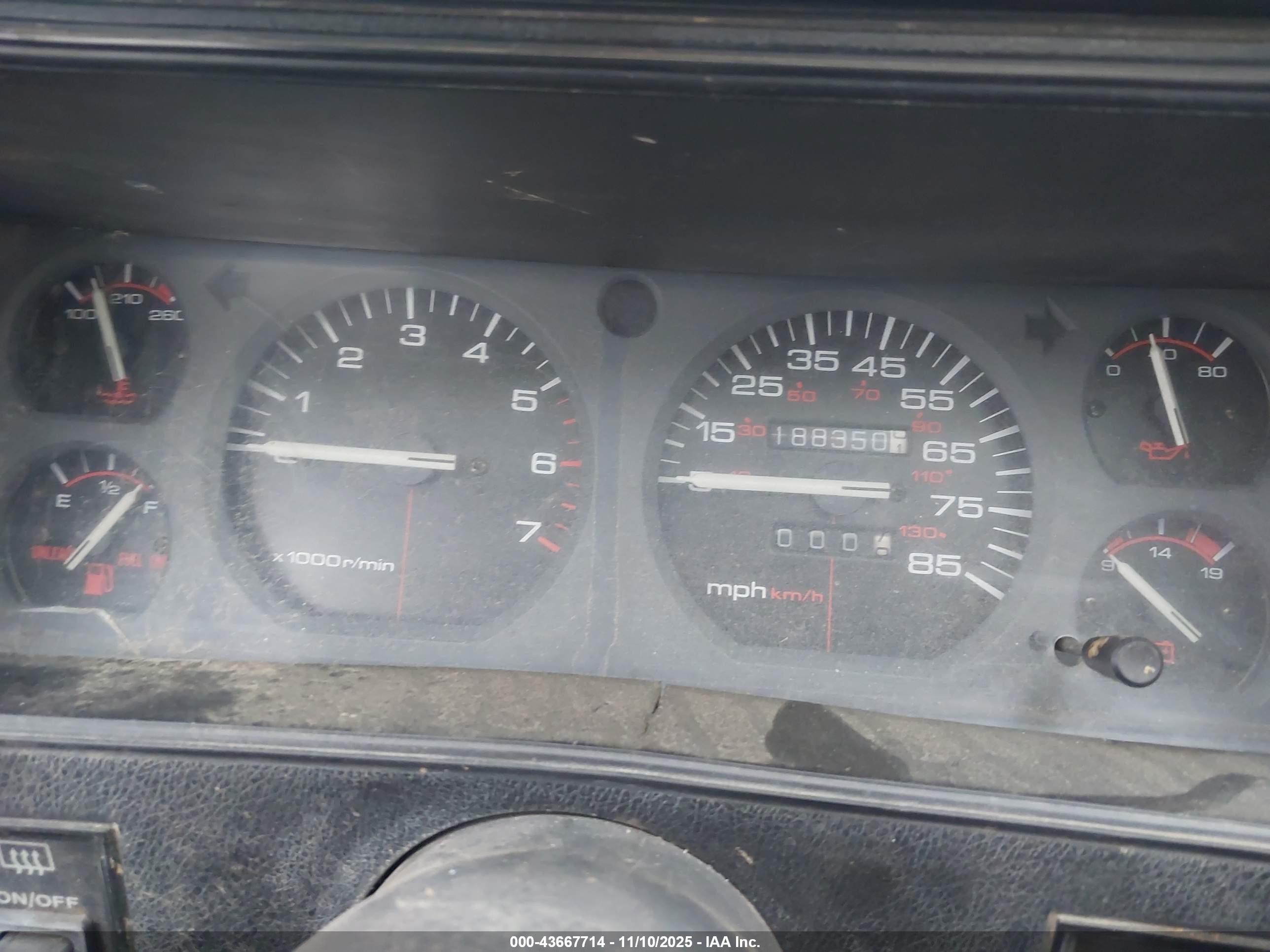 1993 Jeep Cherokee   White vin: 1J4FJ28SXPL638283