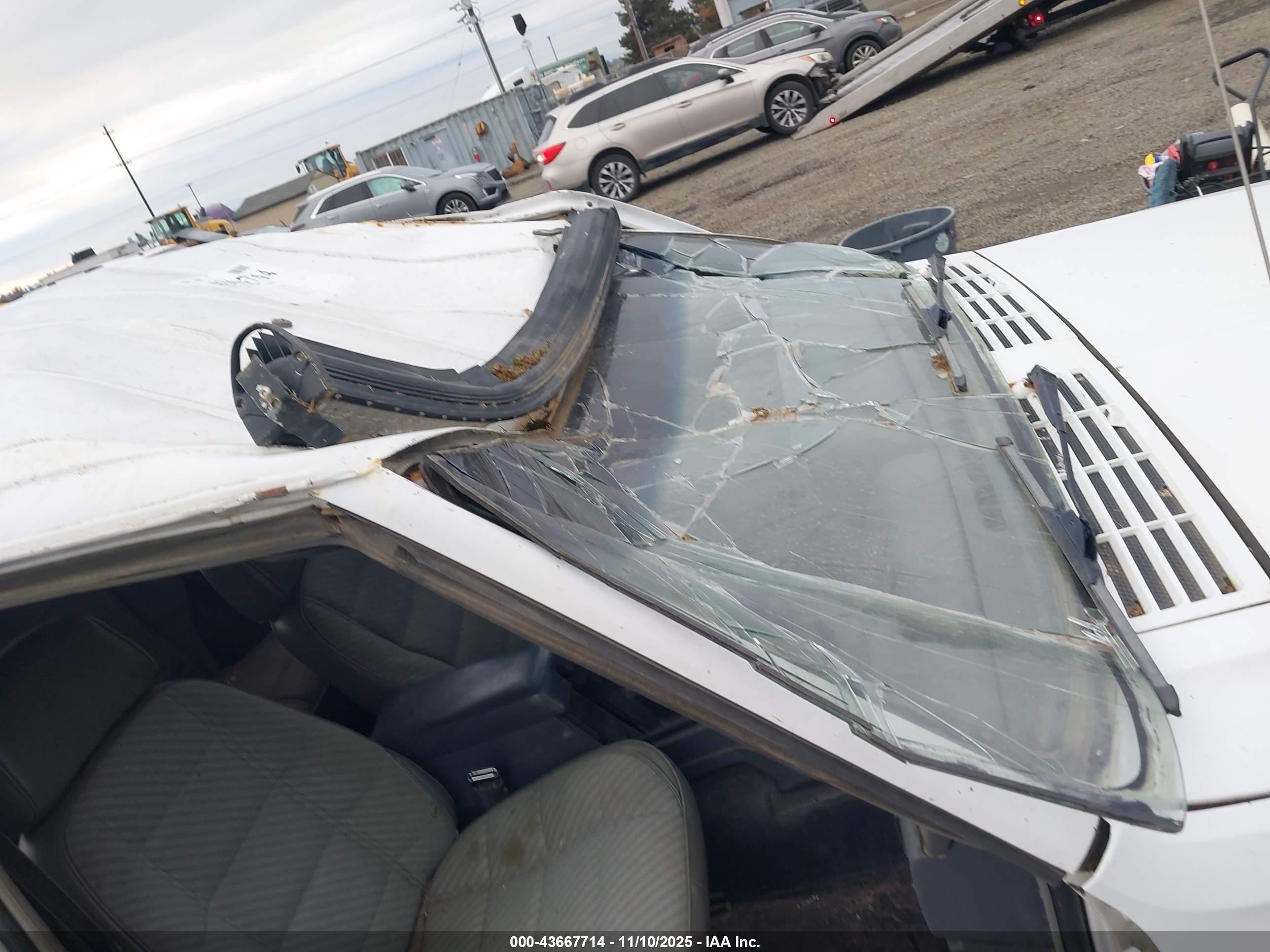 1993 Jeep Cherokee   White vin: 1J4FJ28SXPL638283