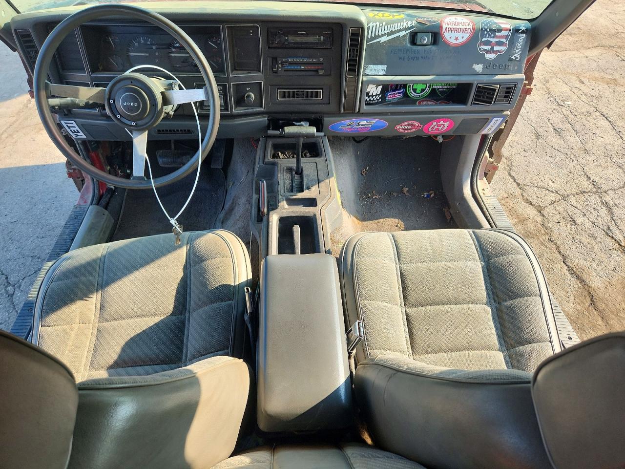 1990 Jeep Cherokee Pioneer Красный vin: 1J4FJ38L5LL279028