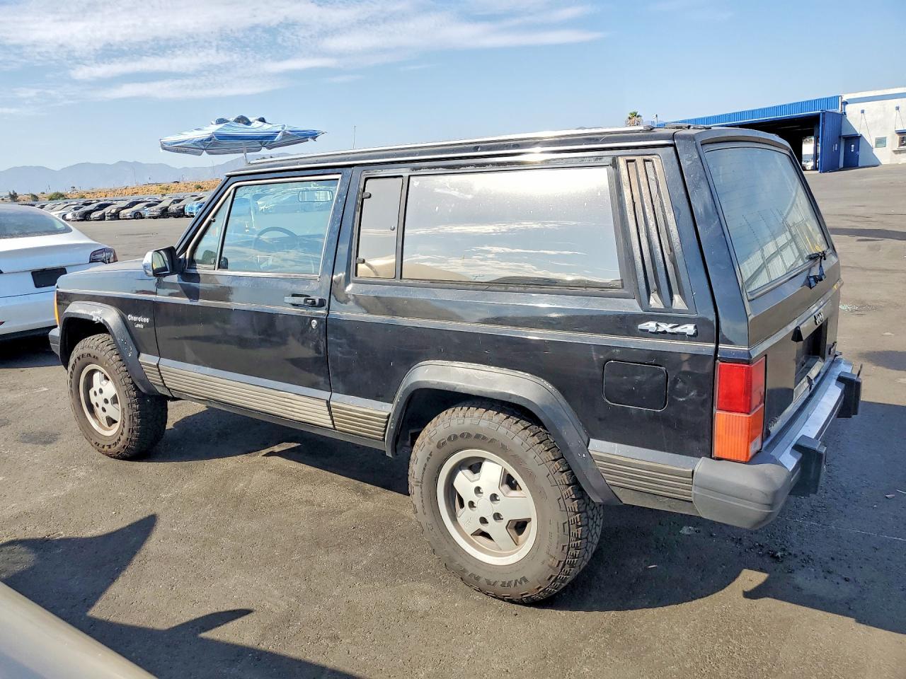 1990 Jeep Cherokee Laredo Black vin: 1J4FJ57L0LL286627