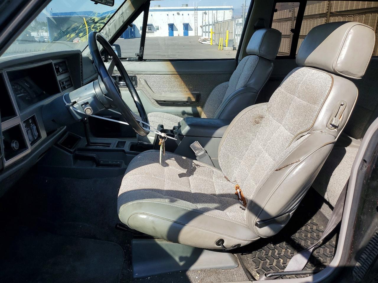 1990 Jeep Cherokee Laredo Black vin: 1J4FJ57L0LL286627