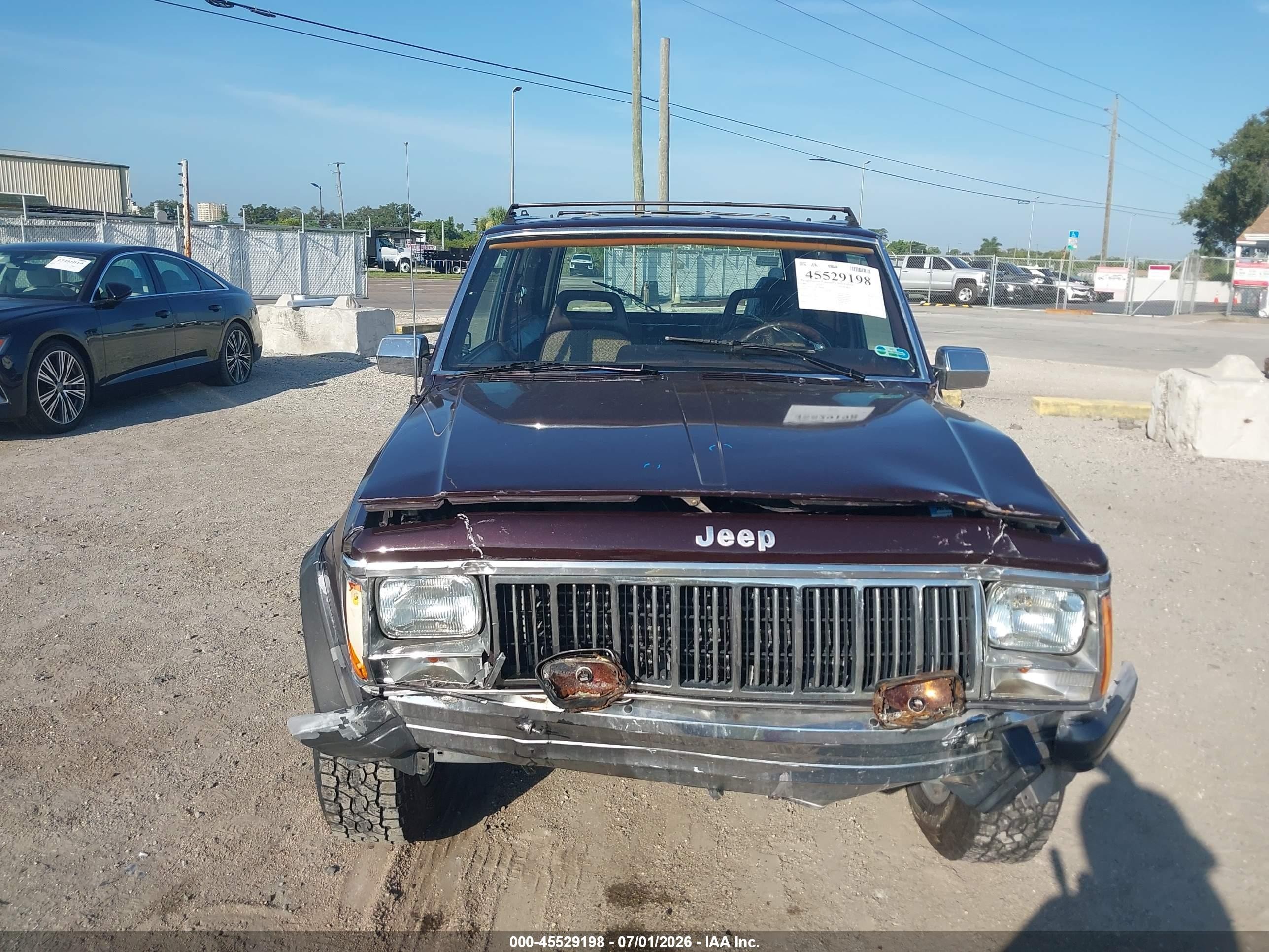 1989 Jeep Cherokee Laredo Burgundy vin: 1J4FJ57LXKL596668