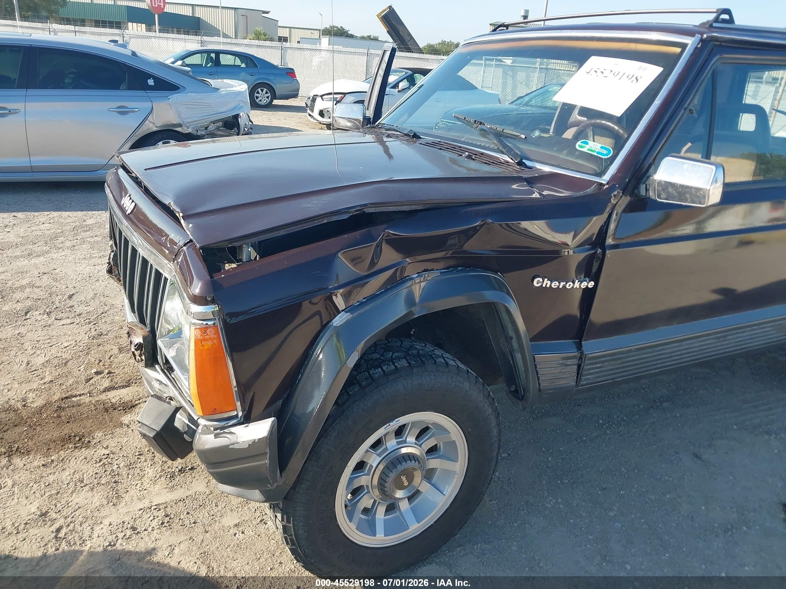 1989 Jeep Cherokee Laredo Burgundy vin: 1J4FJ57LXKL596668