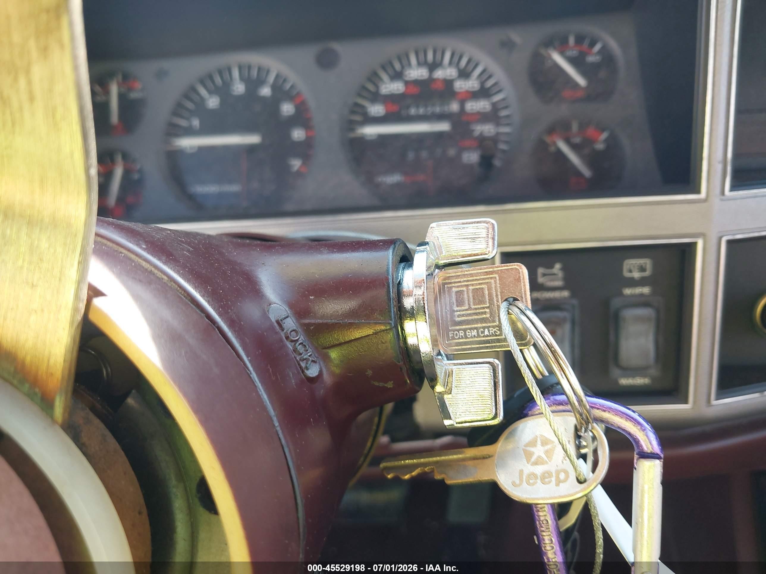 1989 Jeep Cherokee Laredo Burgundy vin: 1J4FJ57LXKL596668