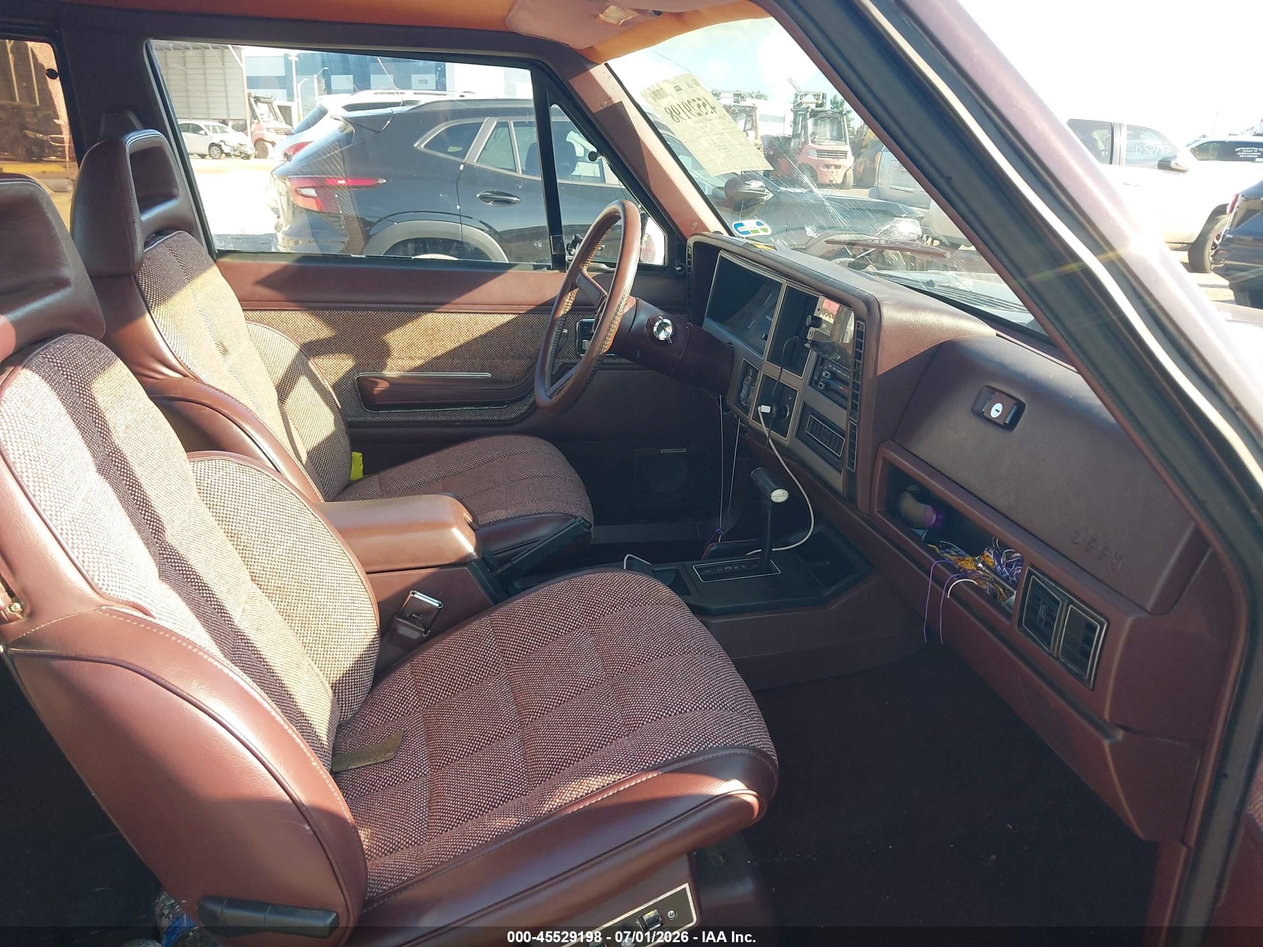 1989 Jeep Cherokee Laredo Burgundy vin: 1J4FJ57LXKL596668