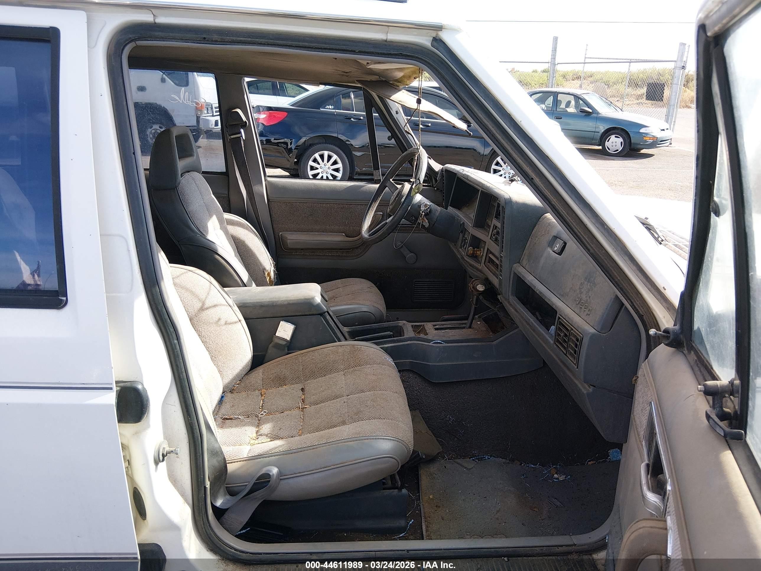 1989 Jeep Cherokee Laredo Белый vin: 1J4FJ58L9KL430303