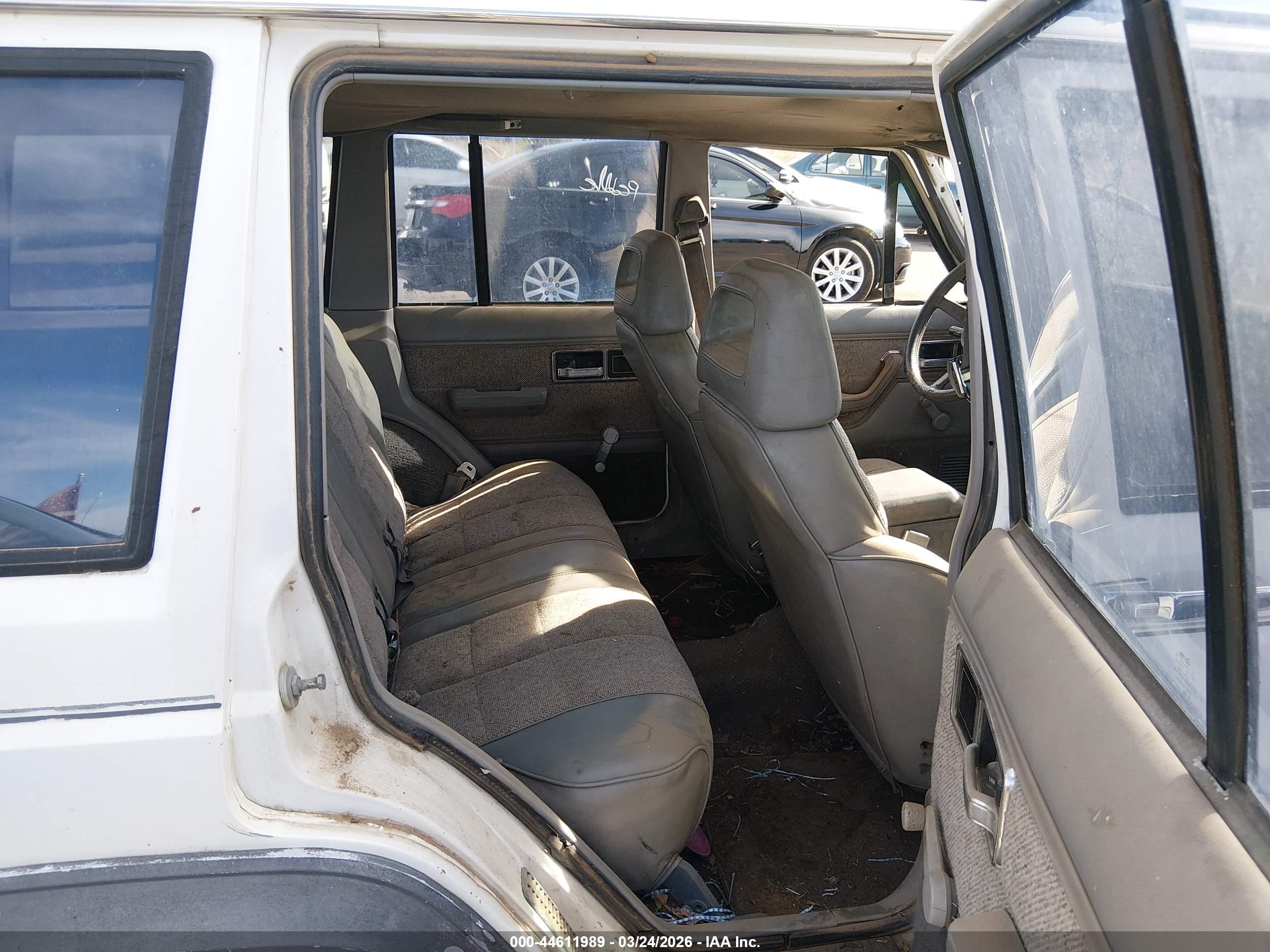 1989 Jeep Cherokee Laredo Белый vin: 1J4FJ58L9KL430303