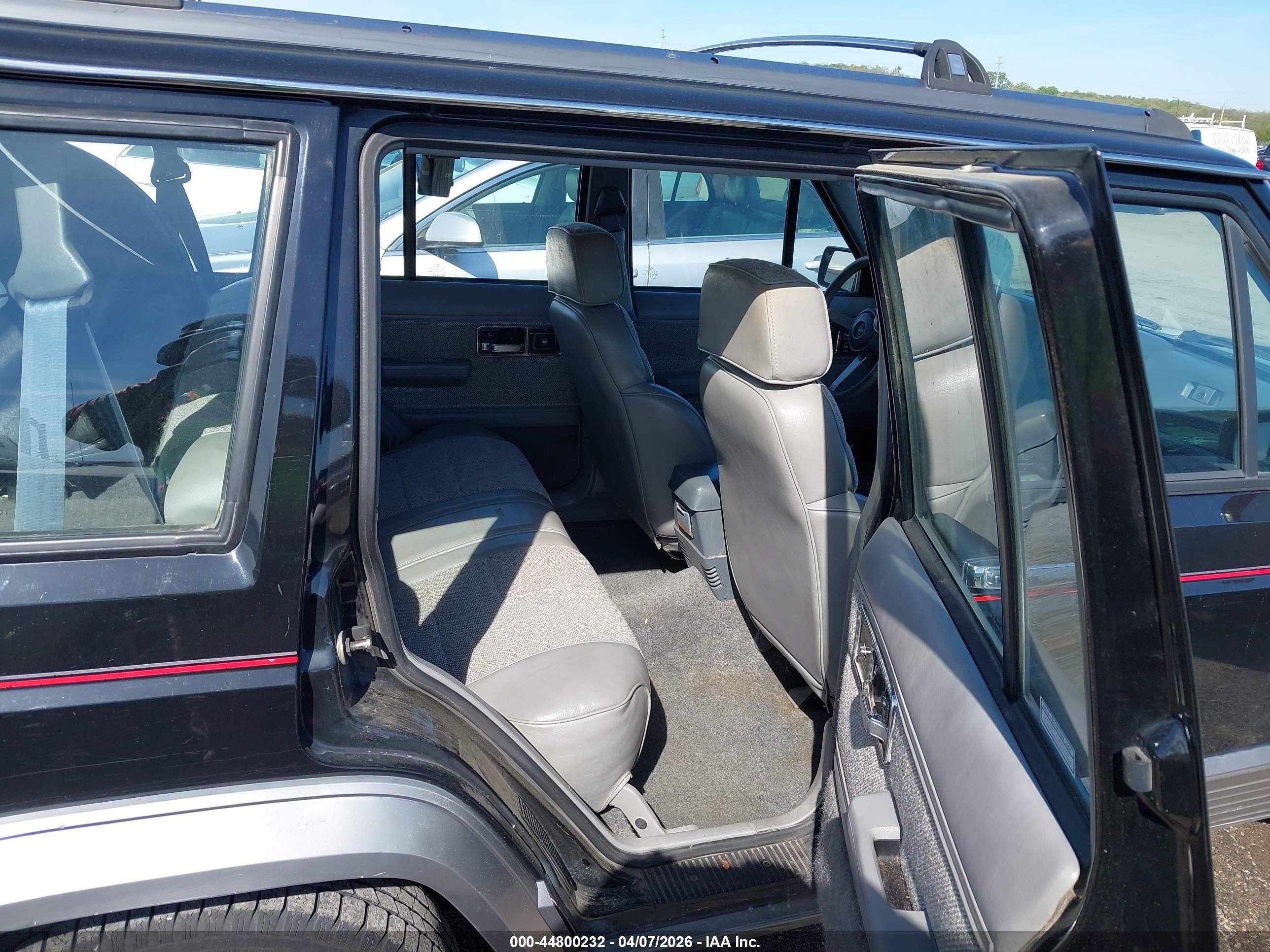 1992 Jeep Cherokee Laredo Black vin: 1J4FJ58S1NL183273