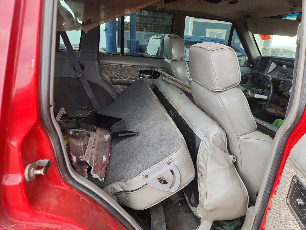 1992 Jeep Cherokee Laredo Red vin: 1J4FJ58S4NL178620