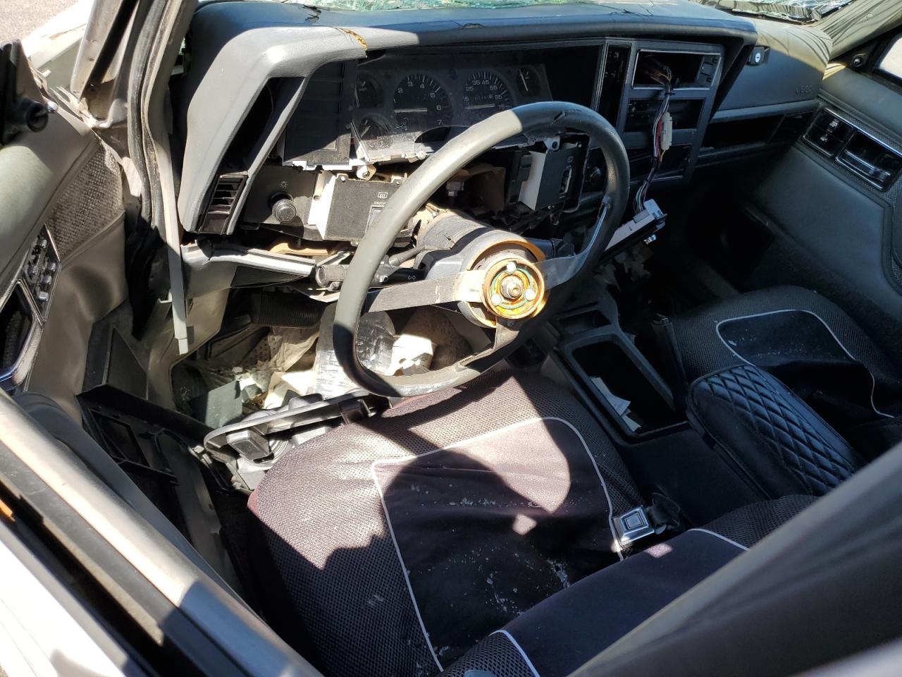1992 Jeep Cherokee Laredo Серебряный vin: 1J4FJ58S4NL189567
