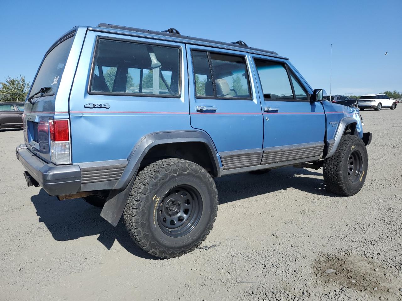 1992 Jeep Cherokee Laredo Blue vin: 1J4FJ58S4NL219909