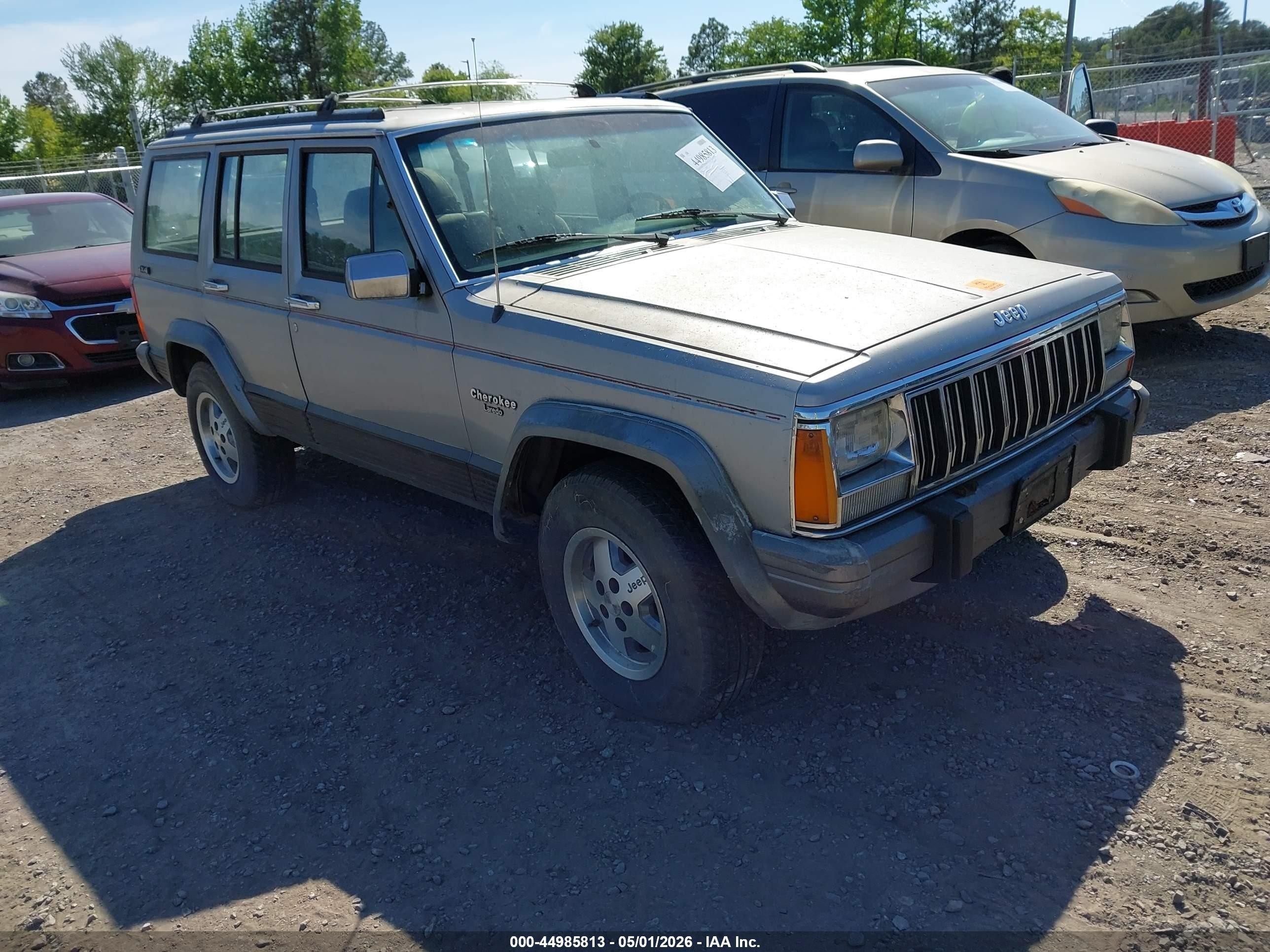 1992 Jeep Cherokee Laredo Silver vin: 1J4FJ58S8NL113804