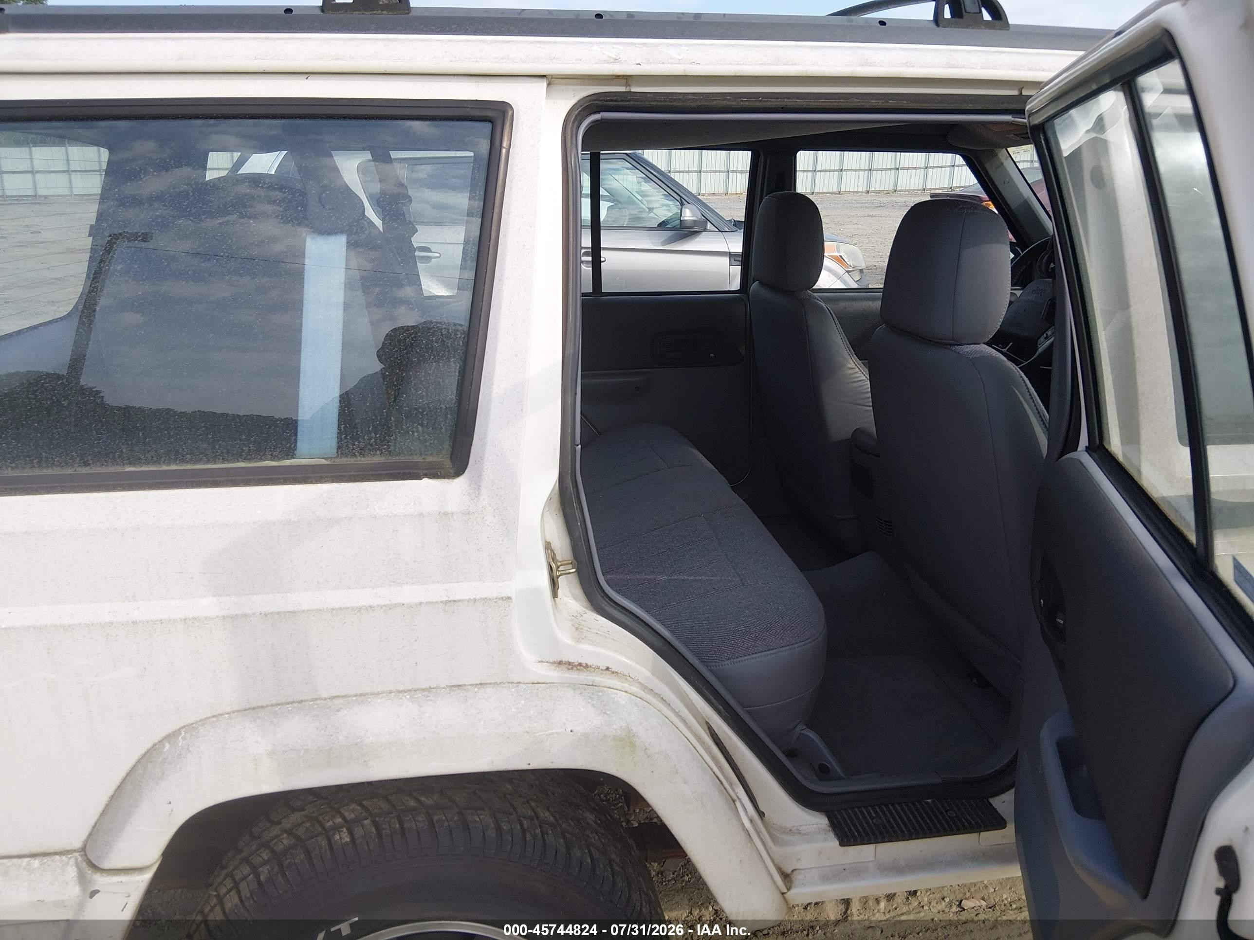 1998 Jeep Cherokee Classic/sport White vin: 1J4FJ68S0WL275742