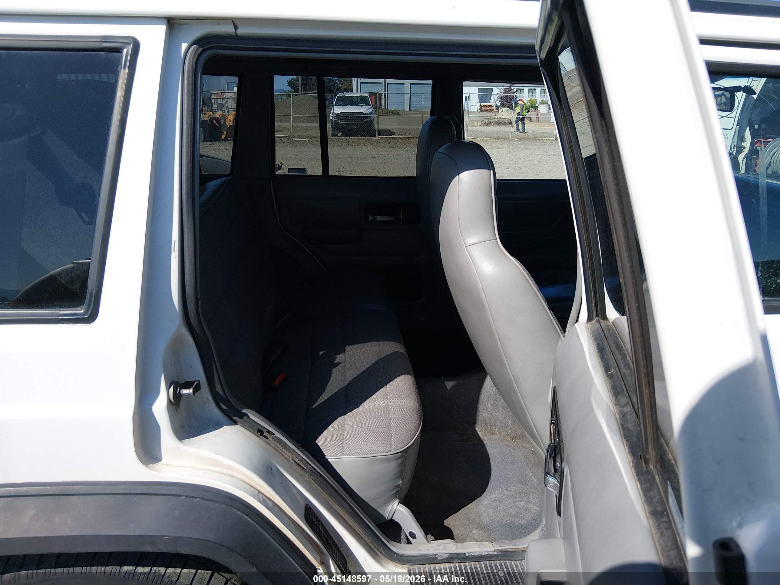 1996 Jeep Cherokee Sport/classic White vin: 1J4FJ68S1TL277978