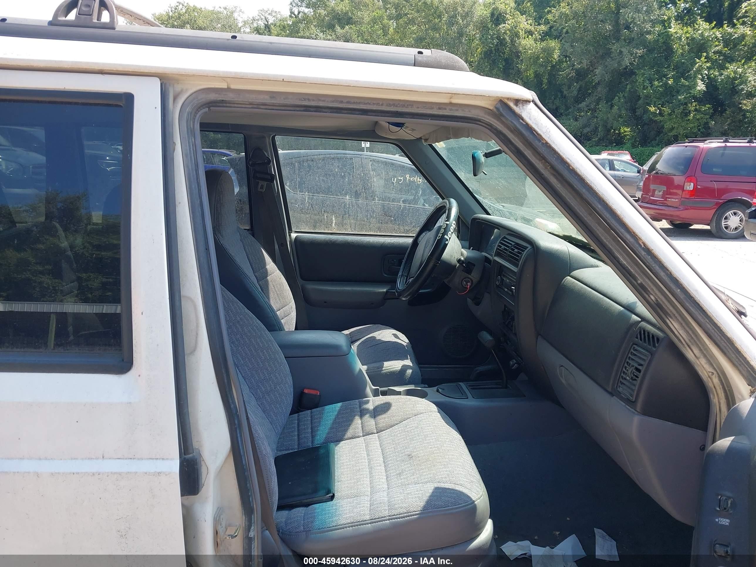 1998 Jeep Cherokee Classic/sport Белый vin: 1J4FJ68S2WL217423