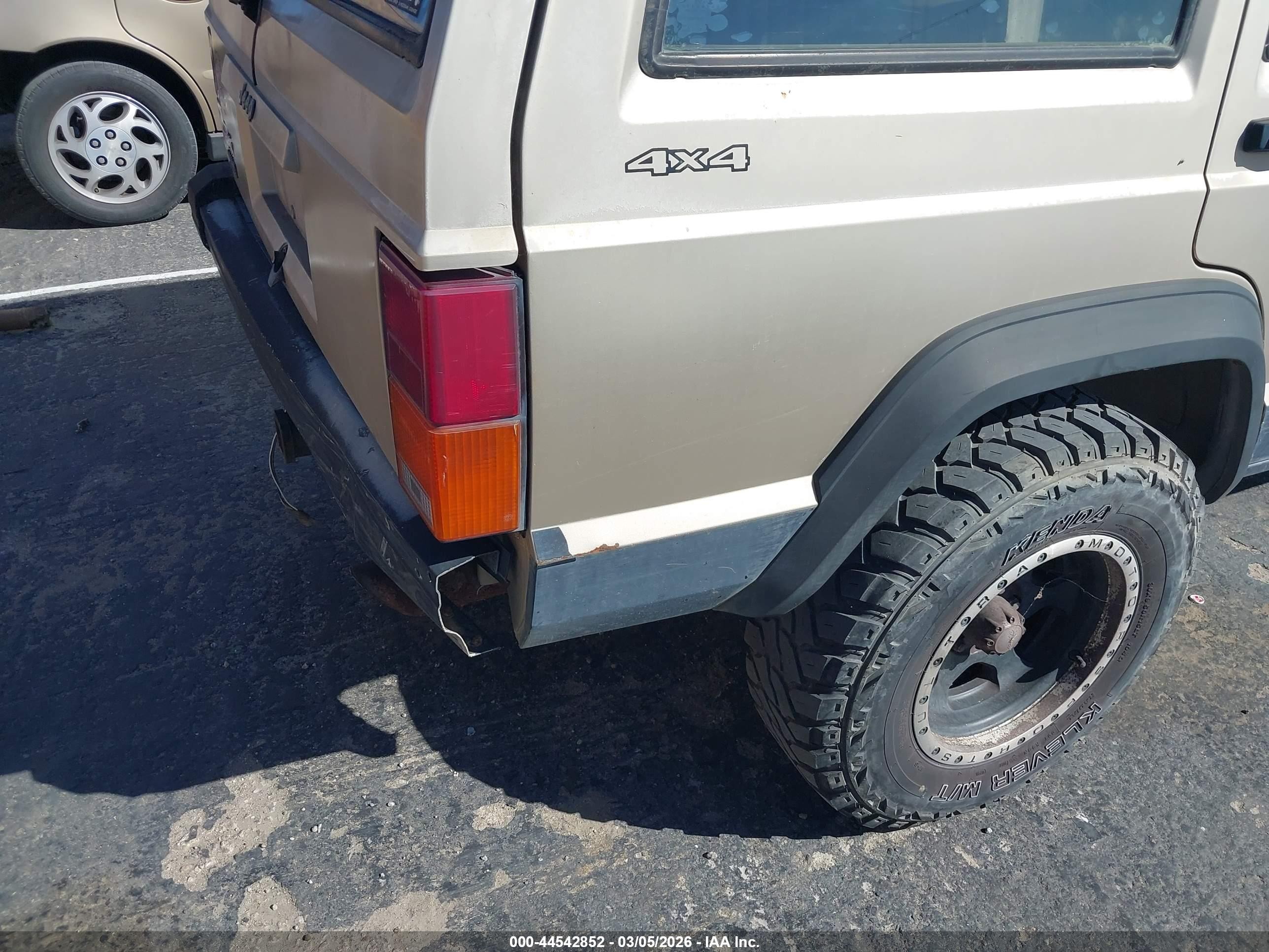 1993 Jeep Cherokee Sport Tan vin: 1J4FJ68S6PL515958