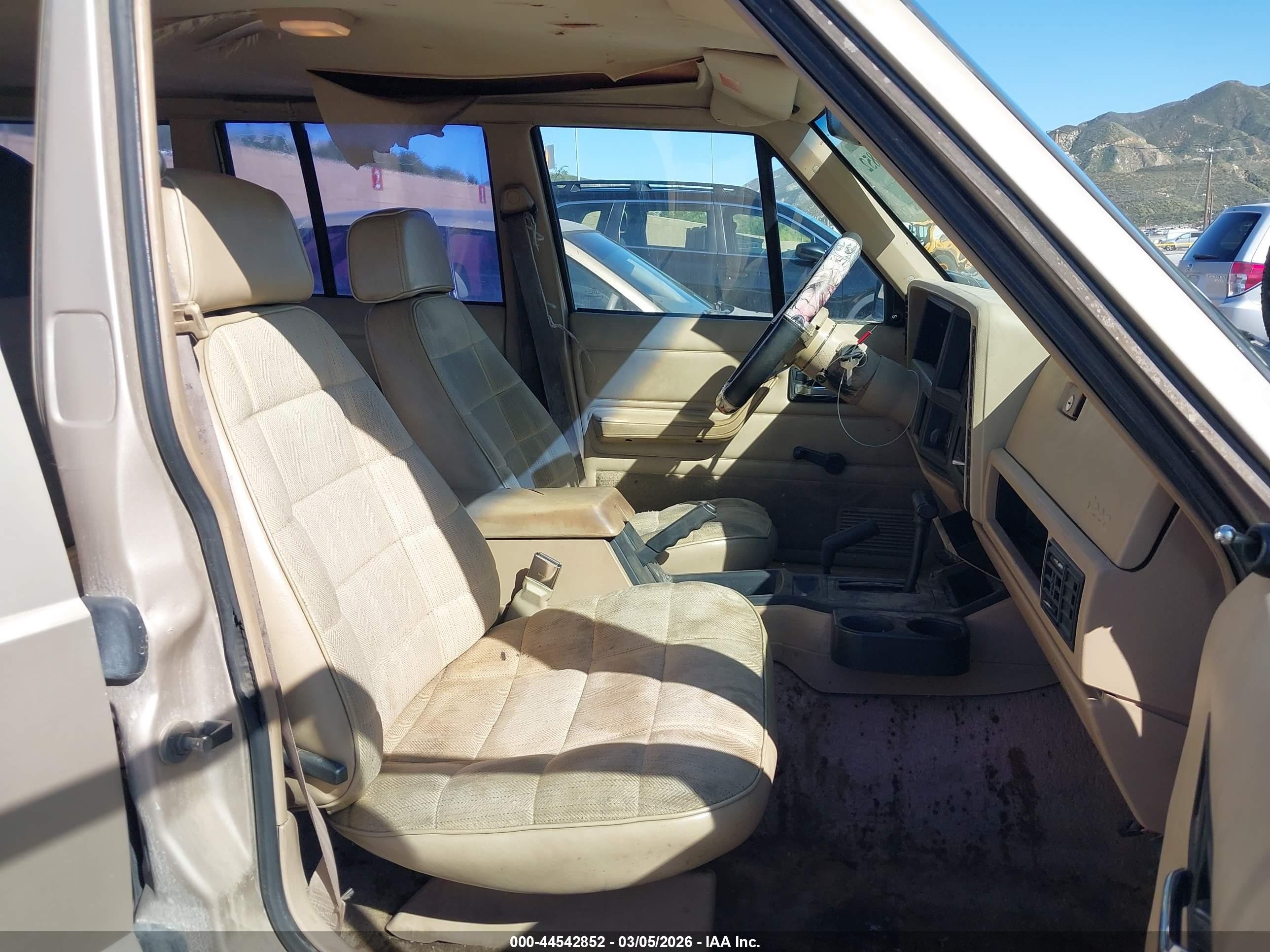 1993 Jeep Cherokee Sport Tan vin: 1J4FJ68S6PL515958