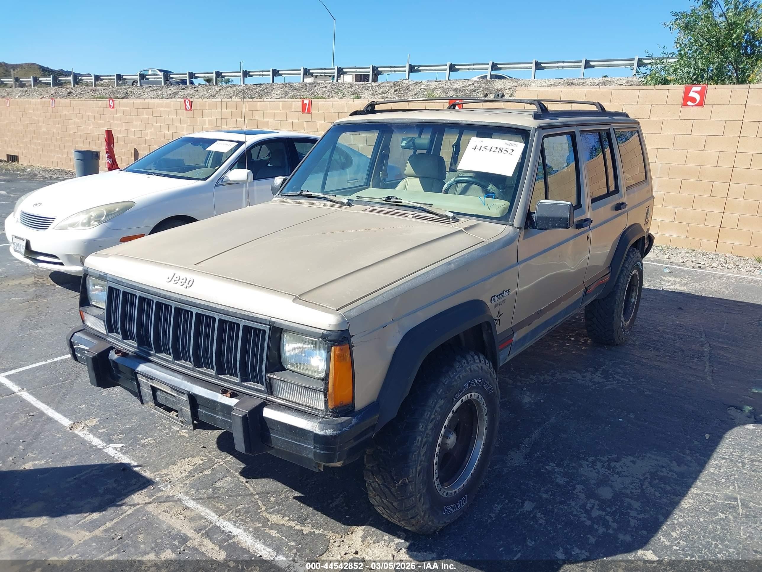 1993 Jeep Cherokee Sport Tan vin: 1J4FJ68S6PL515958