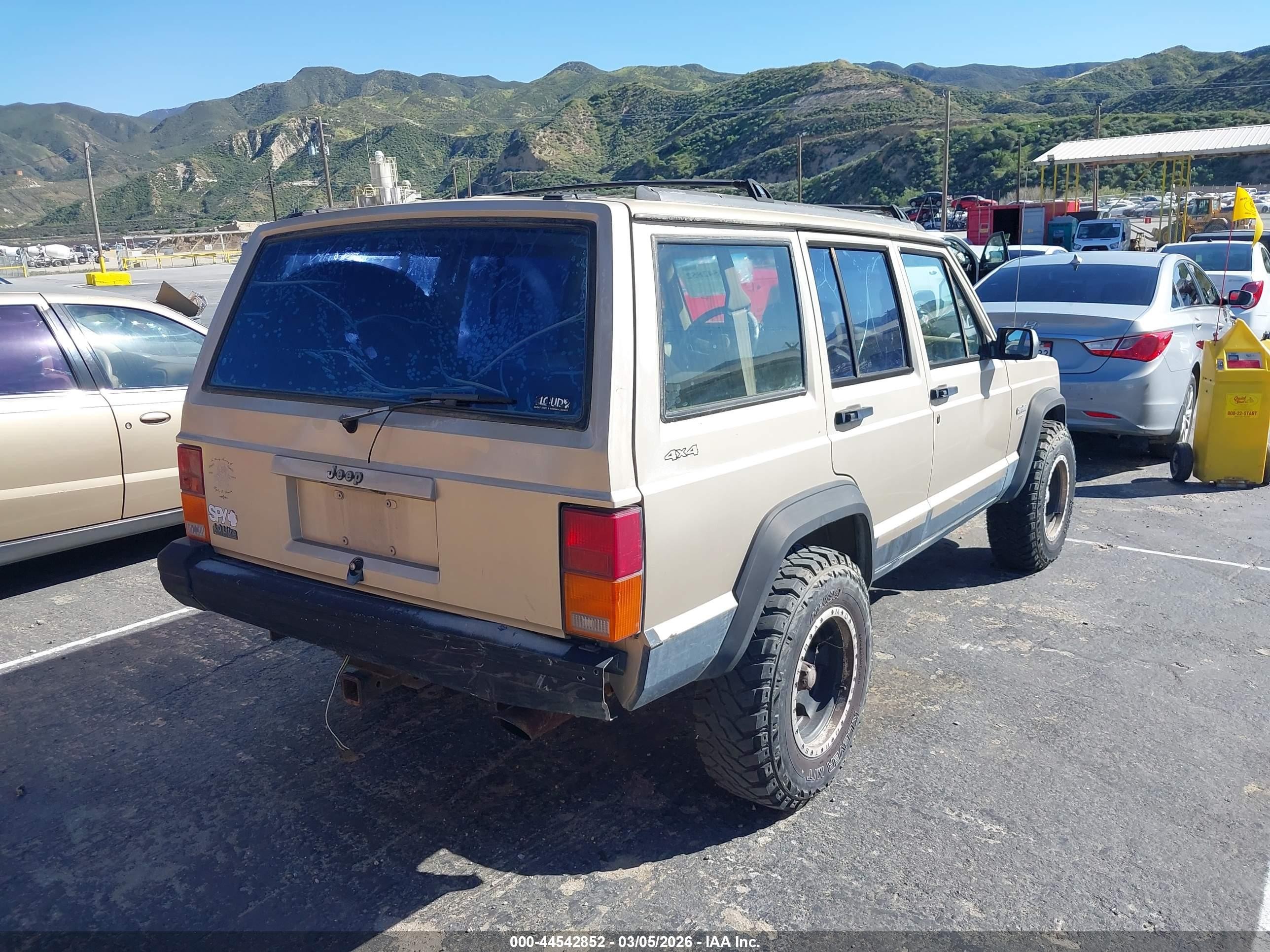1993 Jeep Cherokee Sport Tan vin: 1J4FJ68S6PL515958