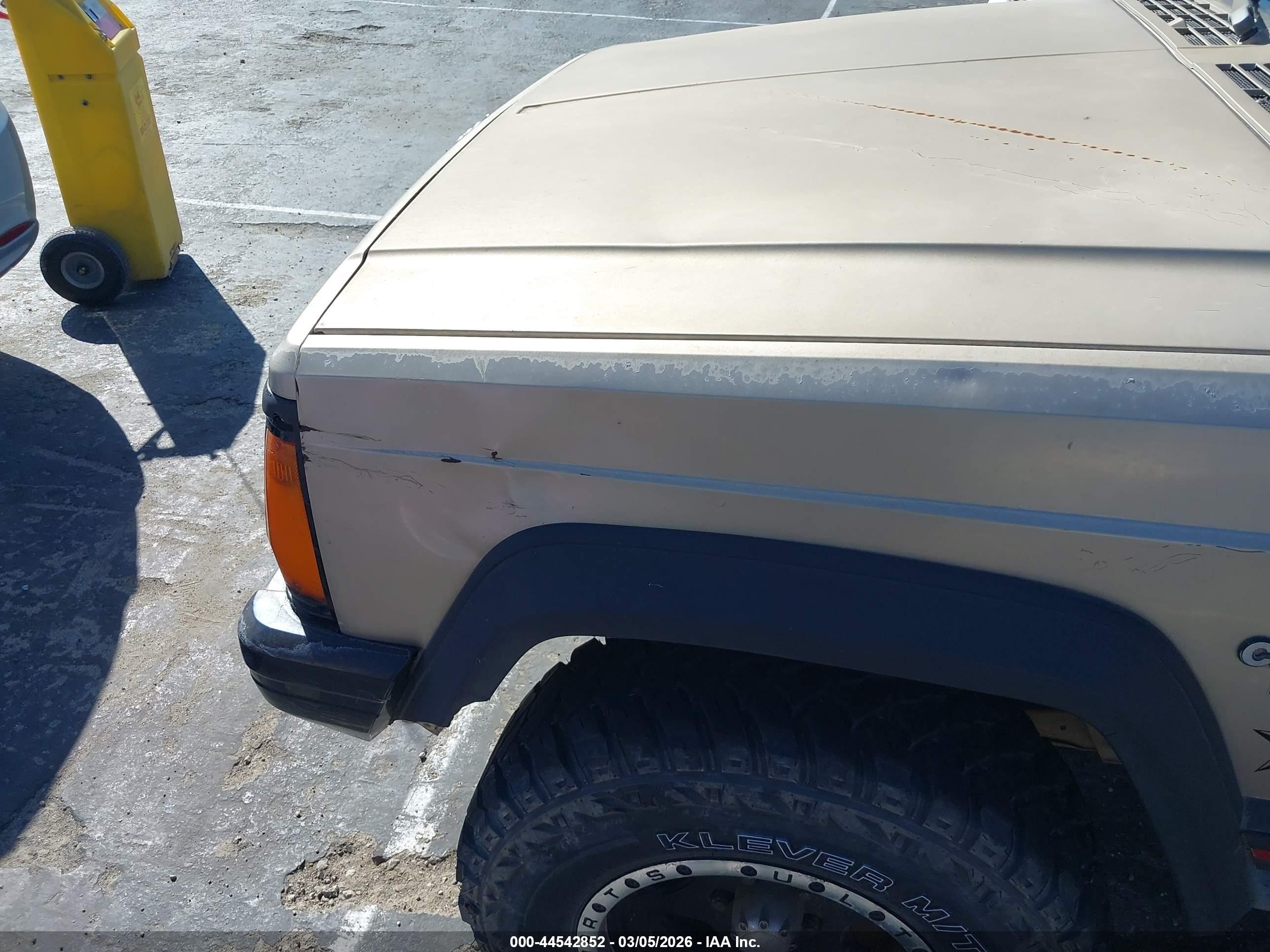 1993 Jeep Cherokee Sport Tan vin: 1J4FJ68S6PL515958