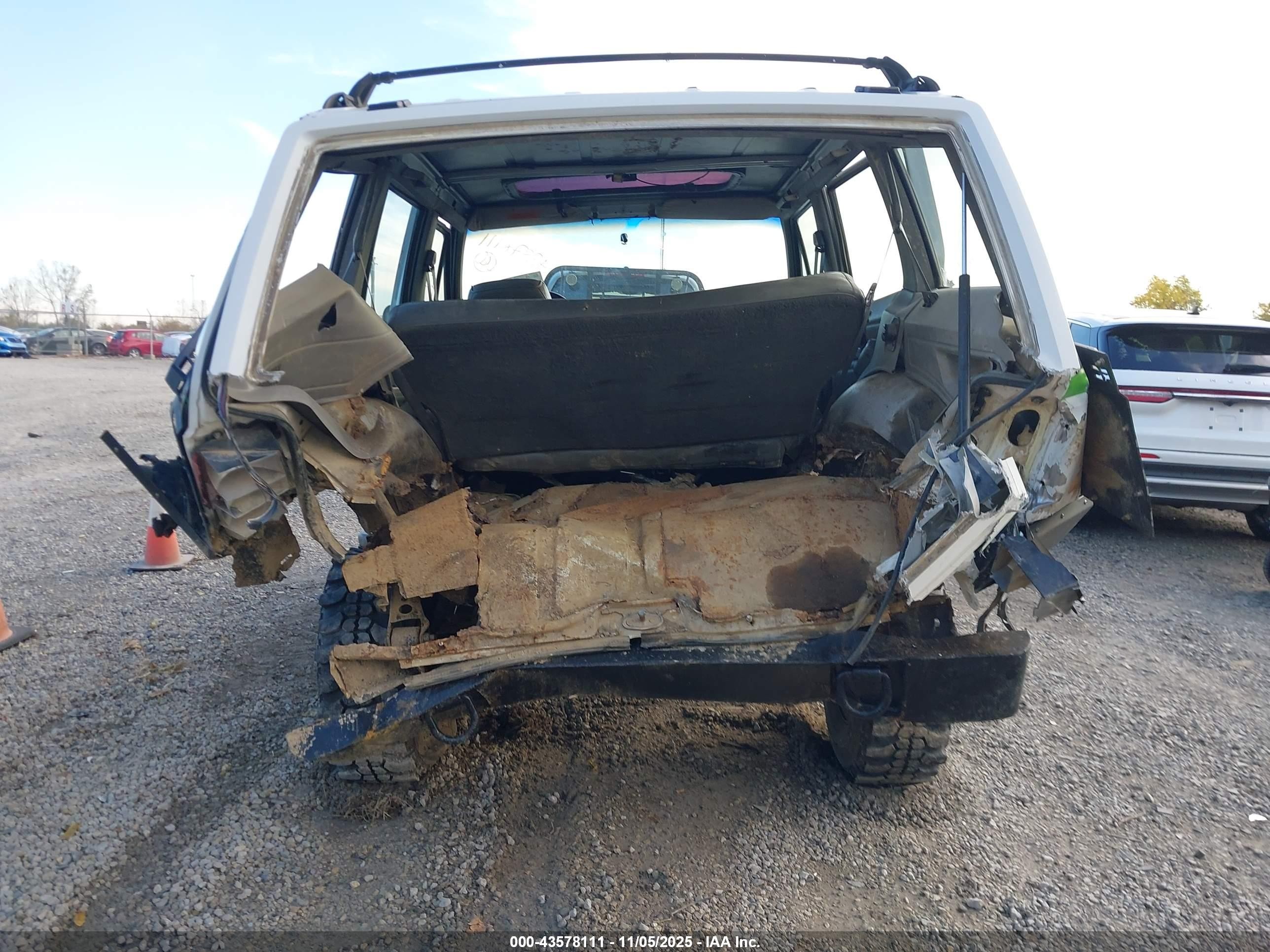1993 Jeep Cherokee Sport White vin: 1J4FJ68S9PL515923