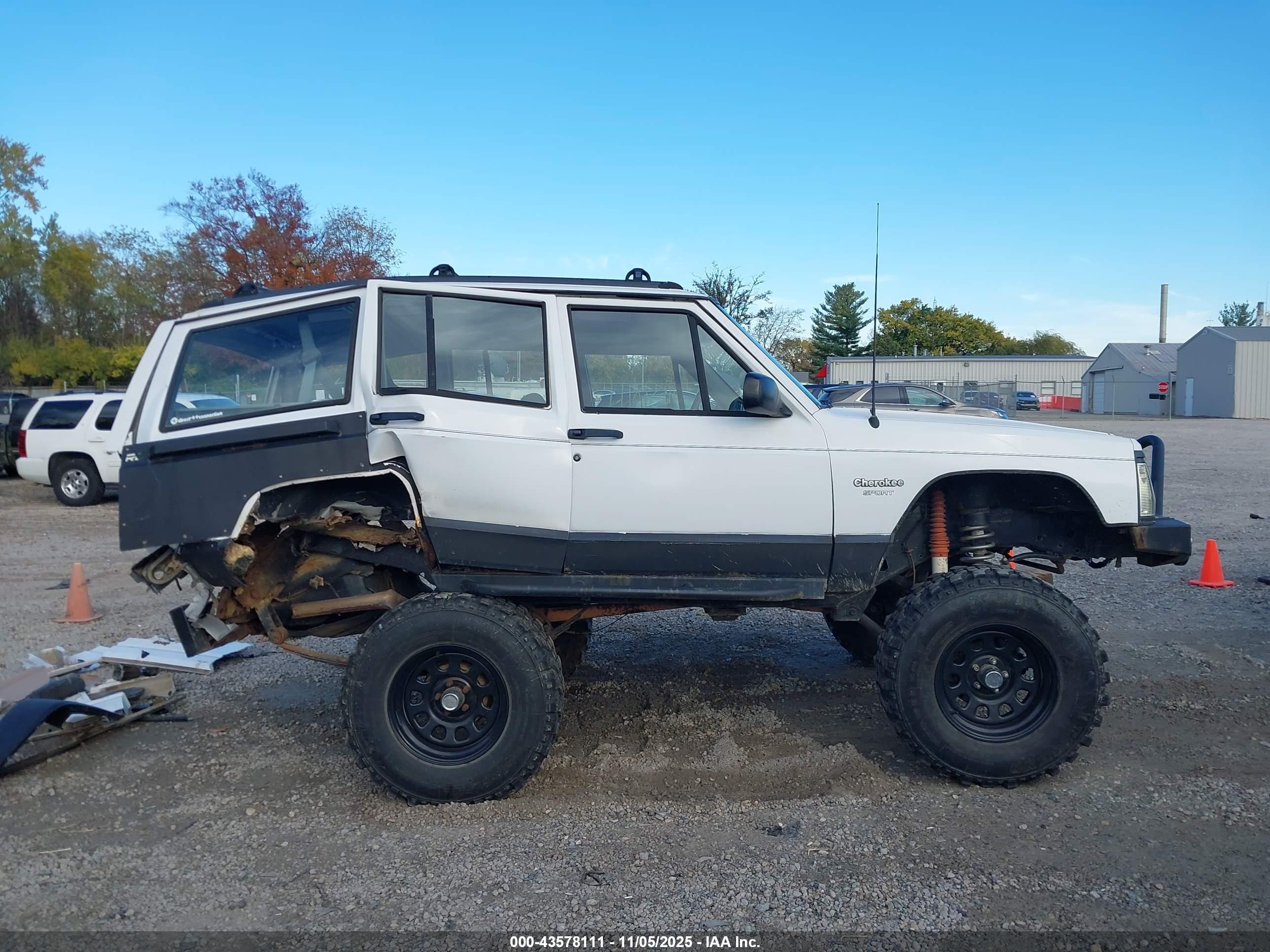 1993 Jeep Cherokee Sport White vin: 1J4FJ68S9PL515923