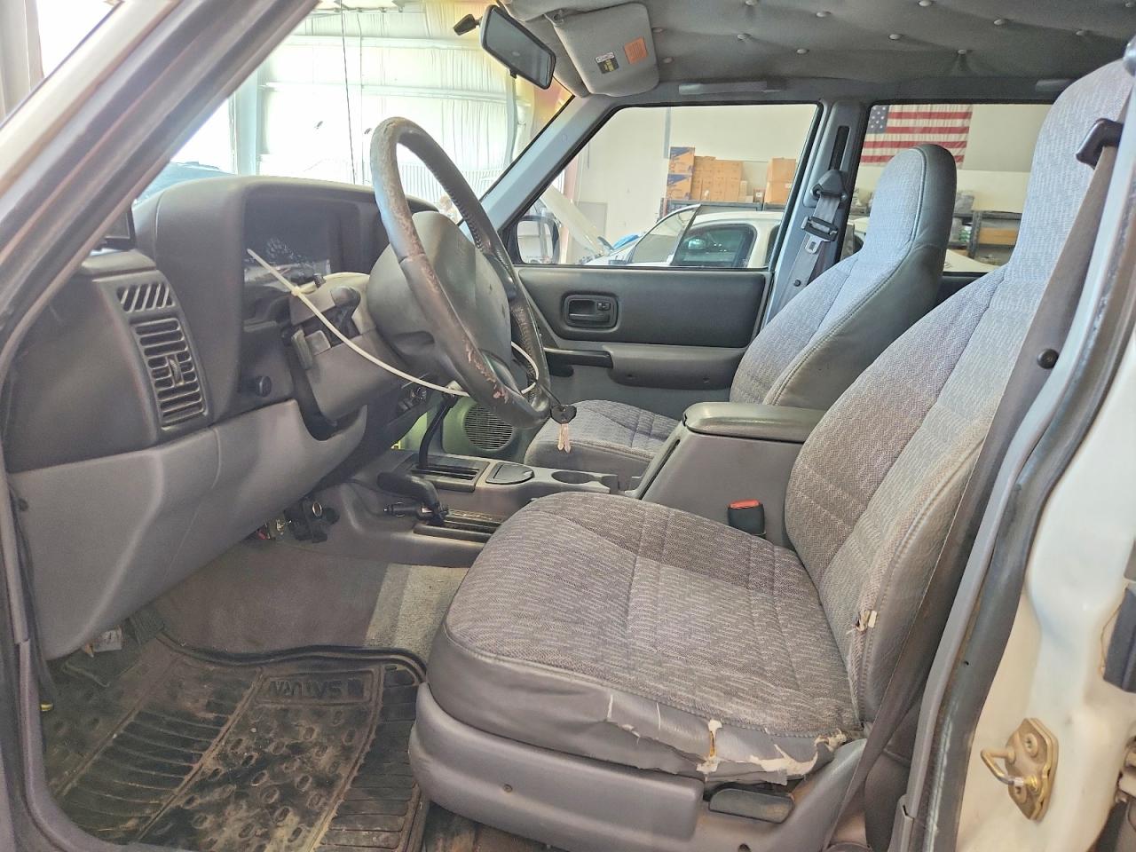 1998 Jeep Cherokee Sport White vin: 1J4FJ68S9WL271480