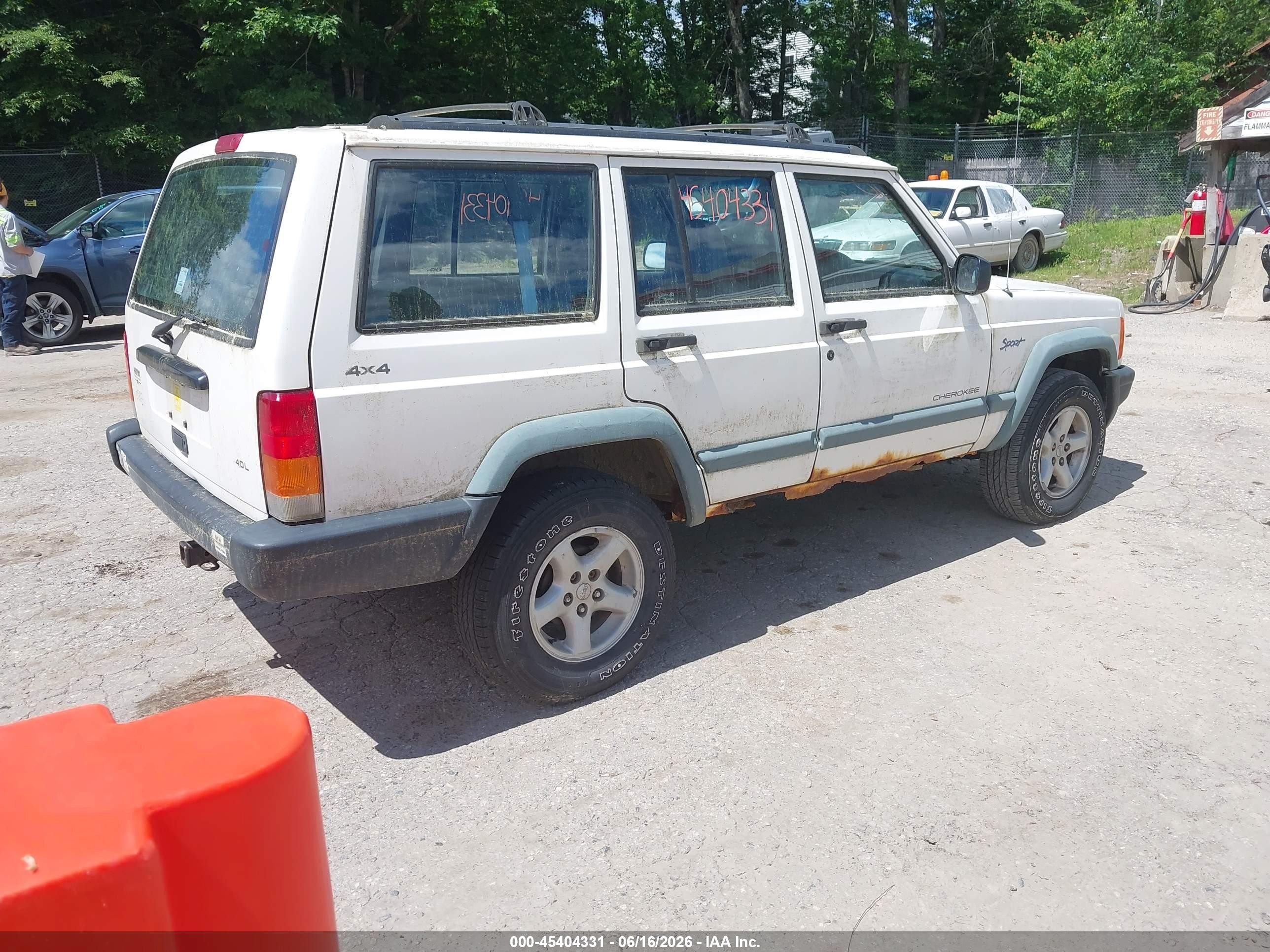 1998 Jeep Cherokee Classic/sport White vin: 1J4FJ68SXWL254428