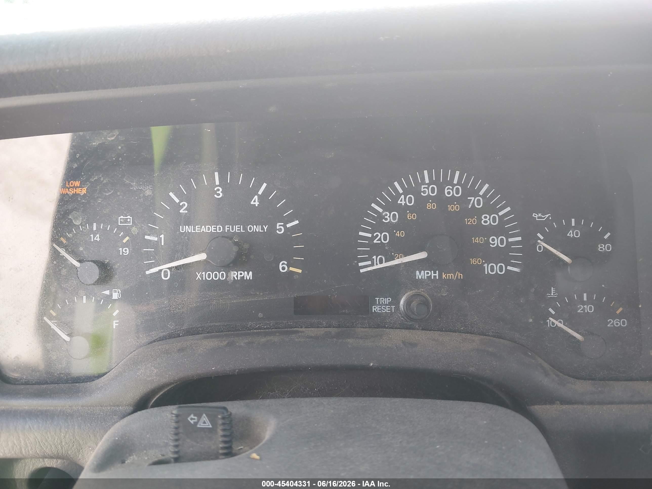 1998 Jeep Cherokee Classic/sport White vin: 1J4FJ68SXWL254428
