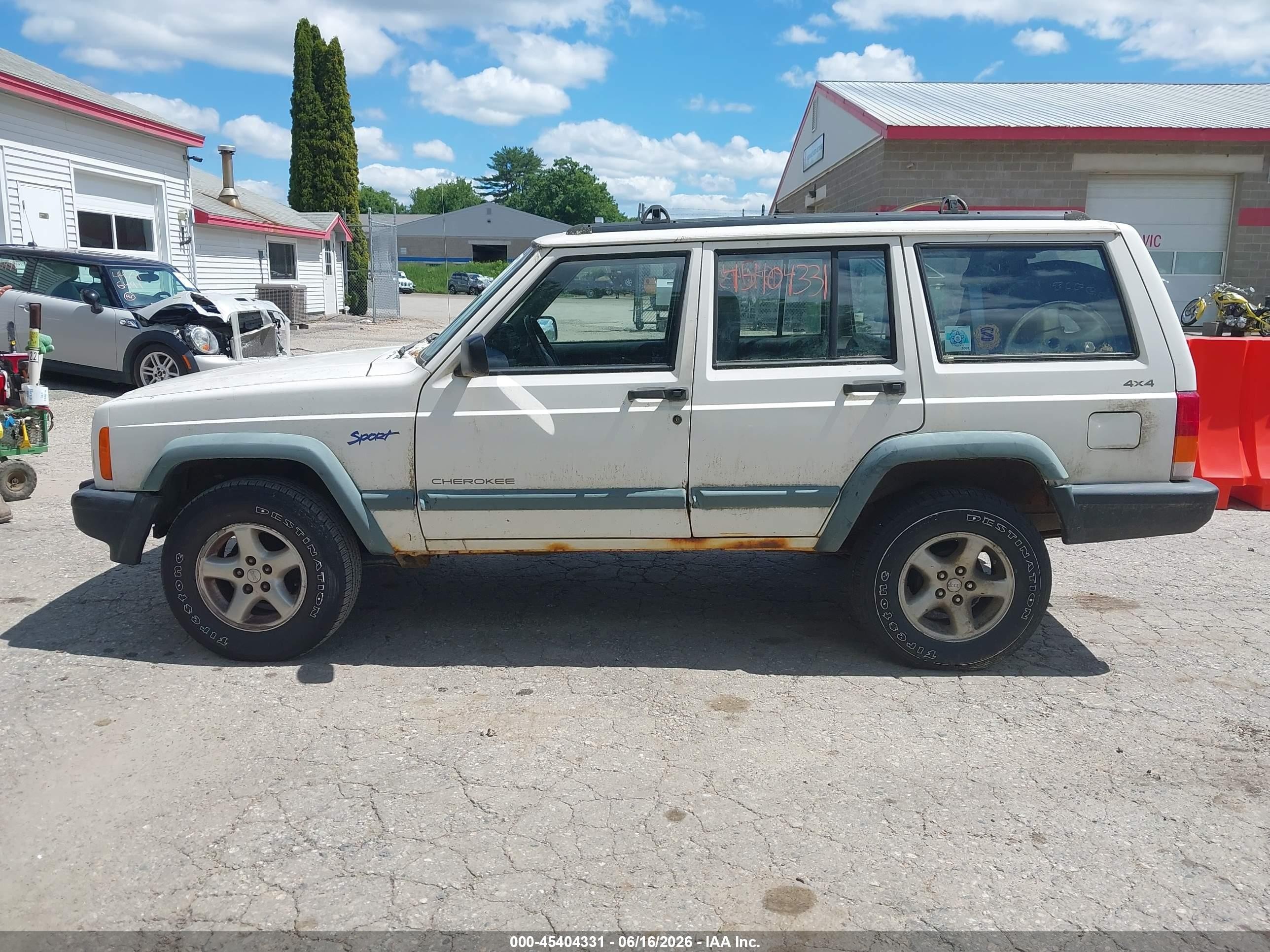 1998 Jeep Cherokee Classic/sport White vin: 1J4FJ68SXWL254428