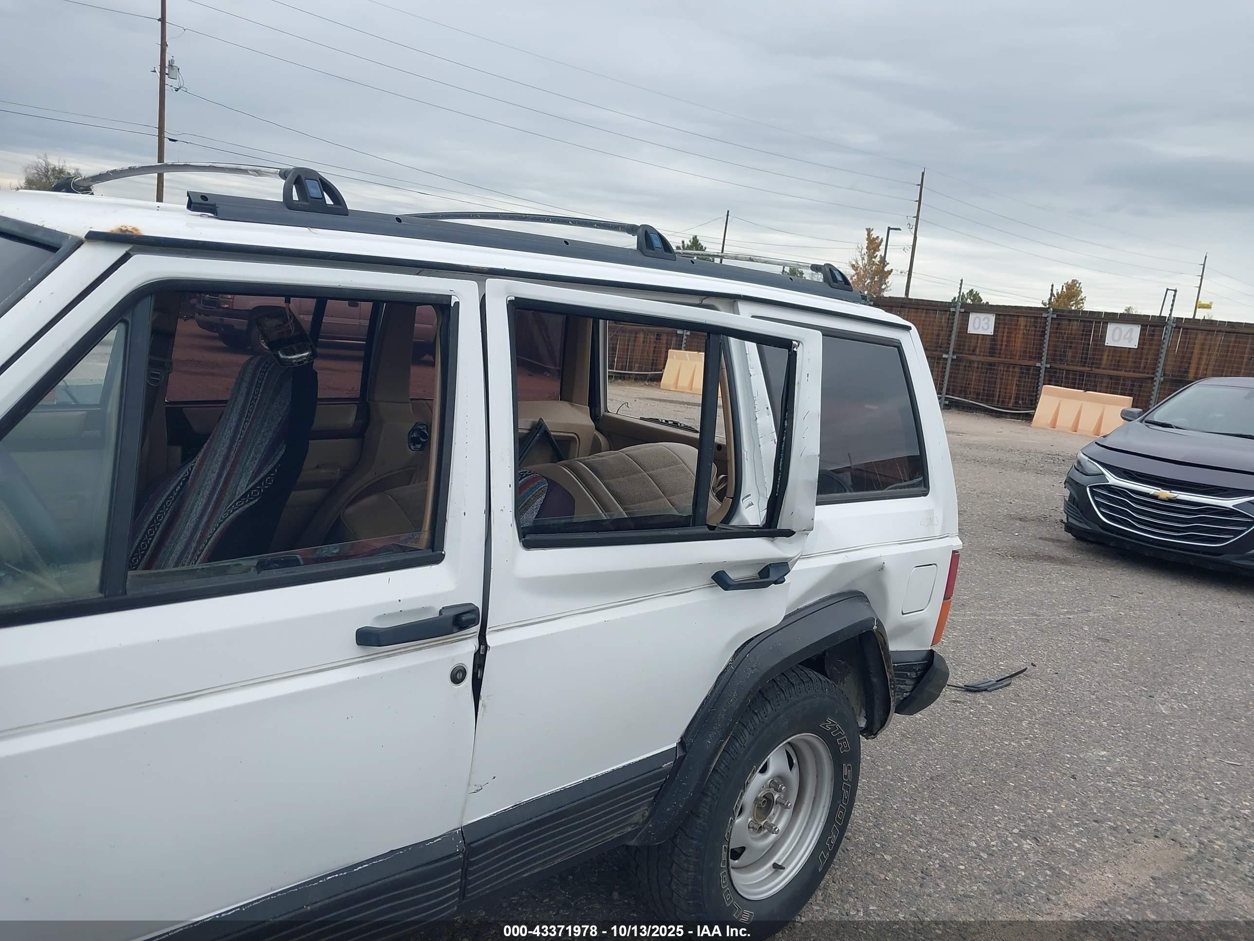 1993 Jeep Cherokee Country White vin: 1J4FJ78S2PL562474