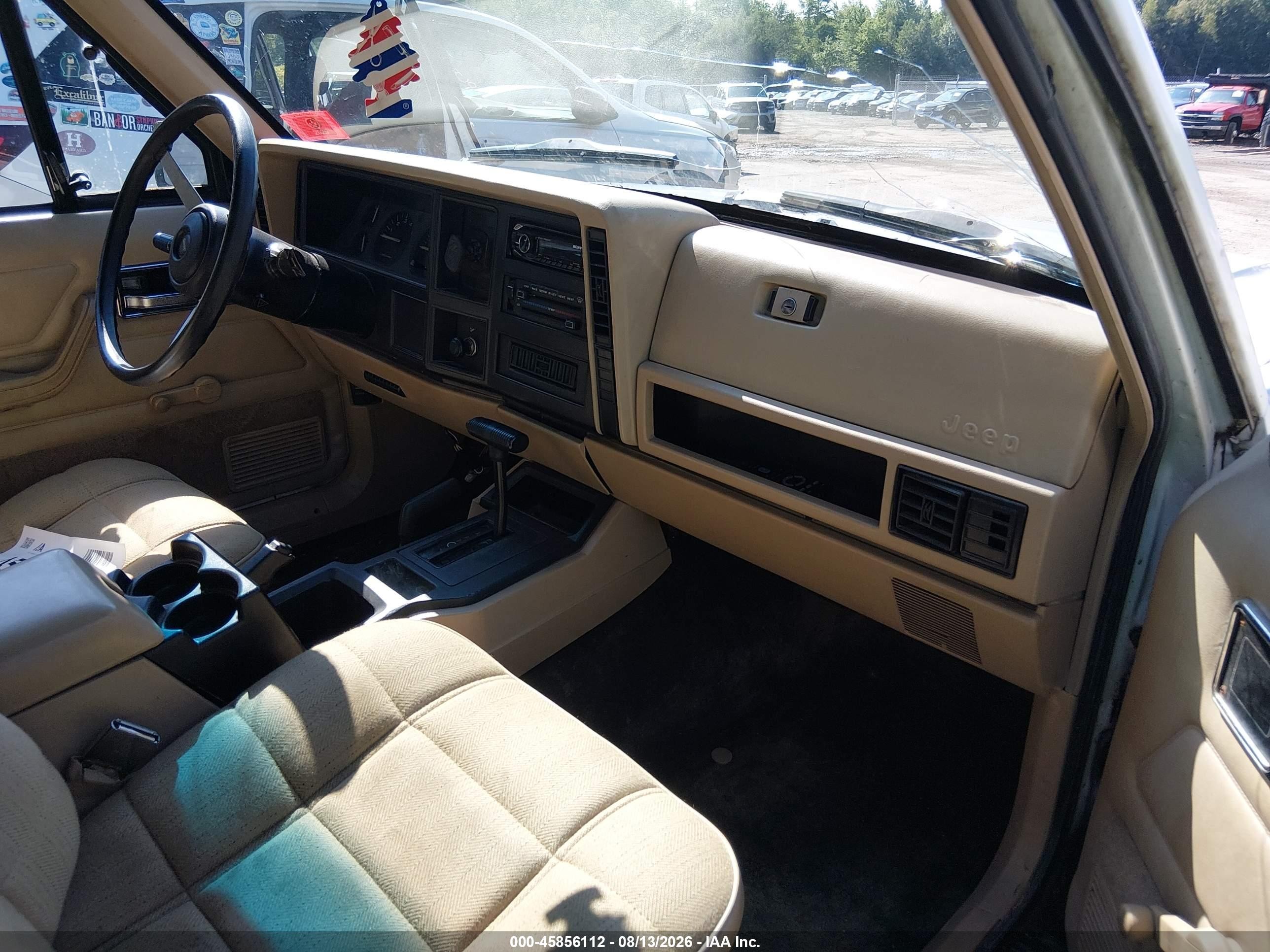 1992 Jeep Cherokee Sport White vin: 1J4FJ88S2NL138733