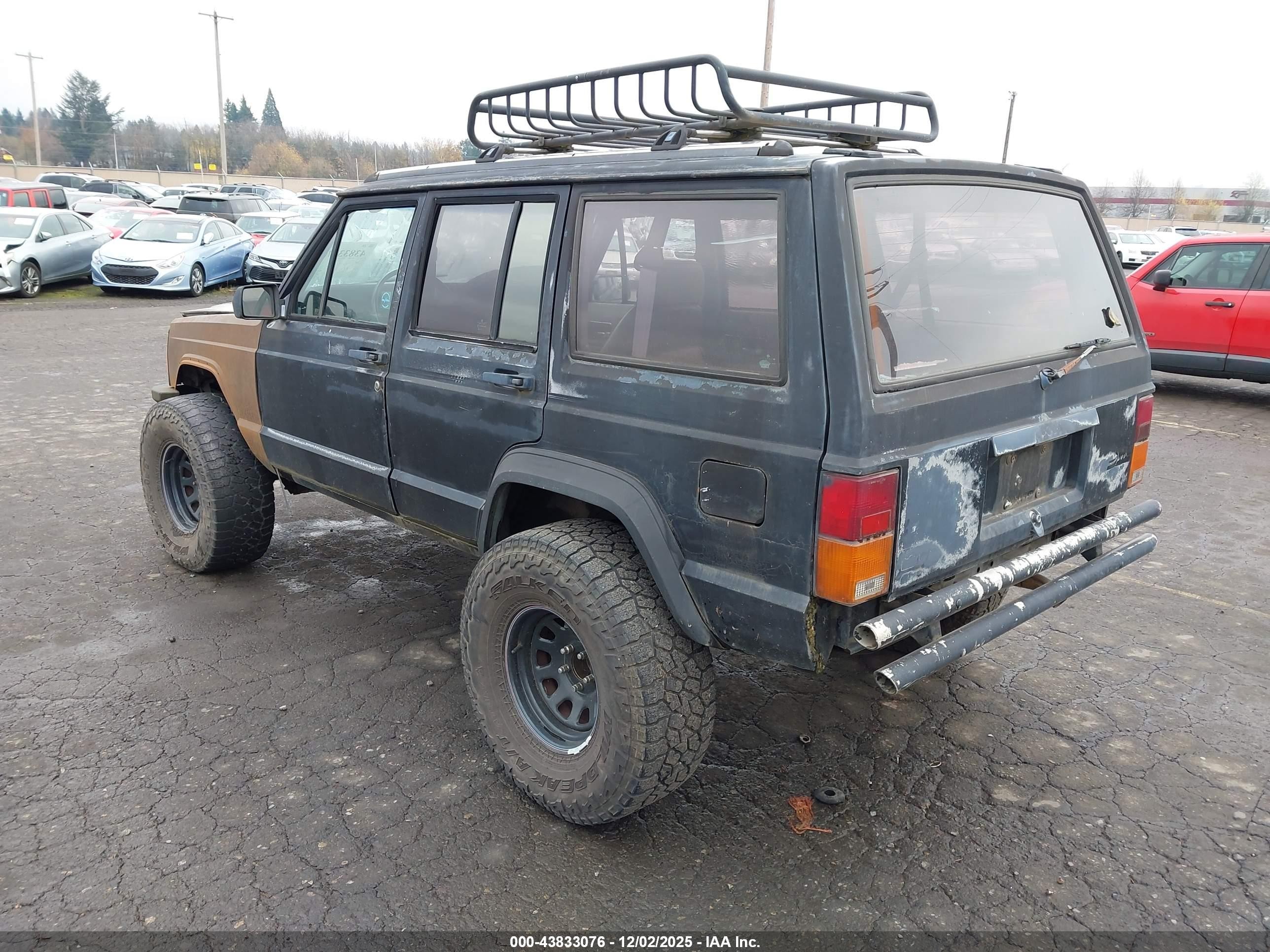 1992 Jeep Cherokee Sport Черный vin: 1J4FJ88S5NL217605