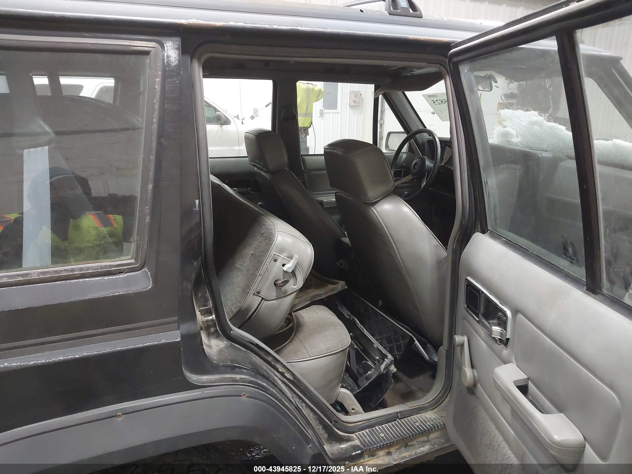 1992 Jeep Cherokee Sport Black vin: 1J4FJ88S7NL174580
