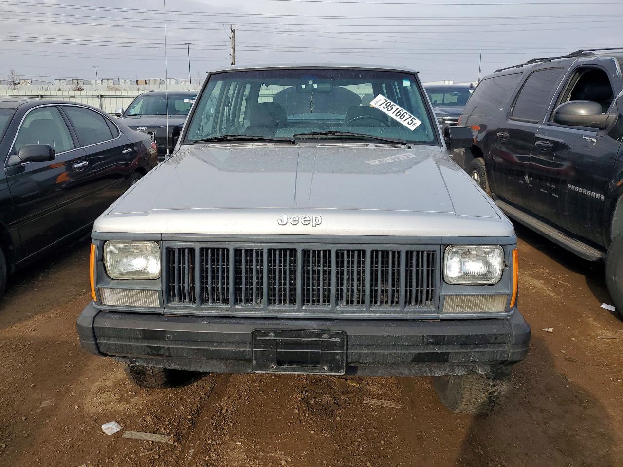 1992 Jeep Cherokee Sport Silver vin: 1J4FJ88S8NL102741