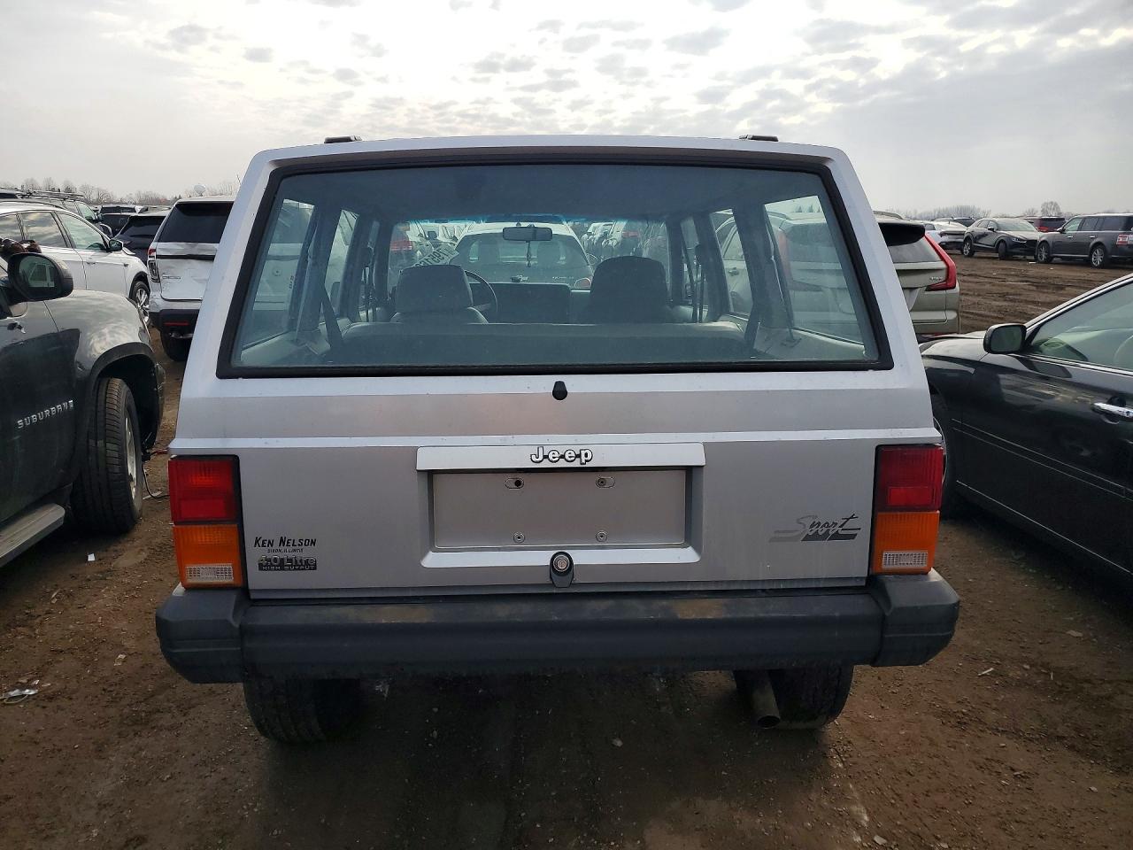 1992 Jeep Cherokee Sport Silver vin: 1J4FJ88S8NL102741
